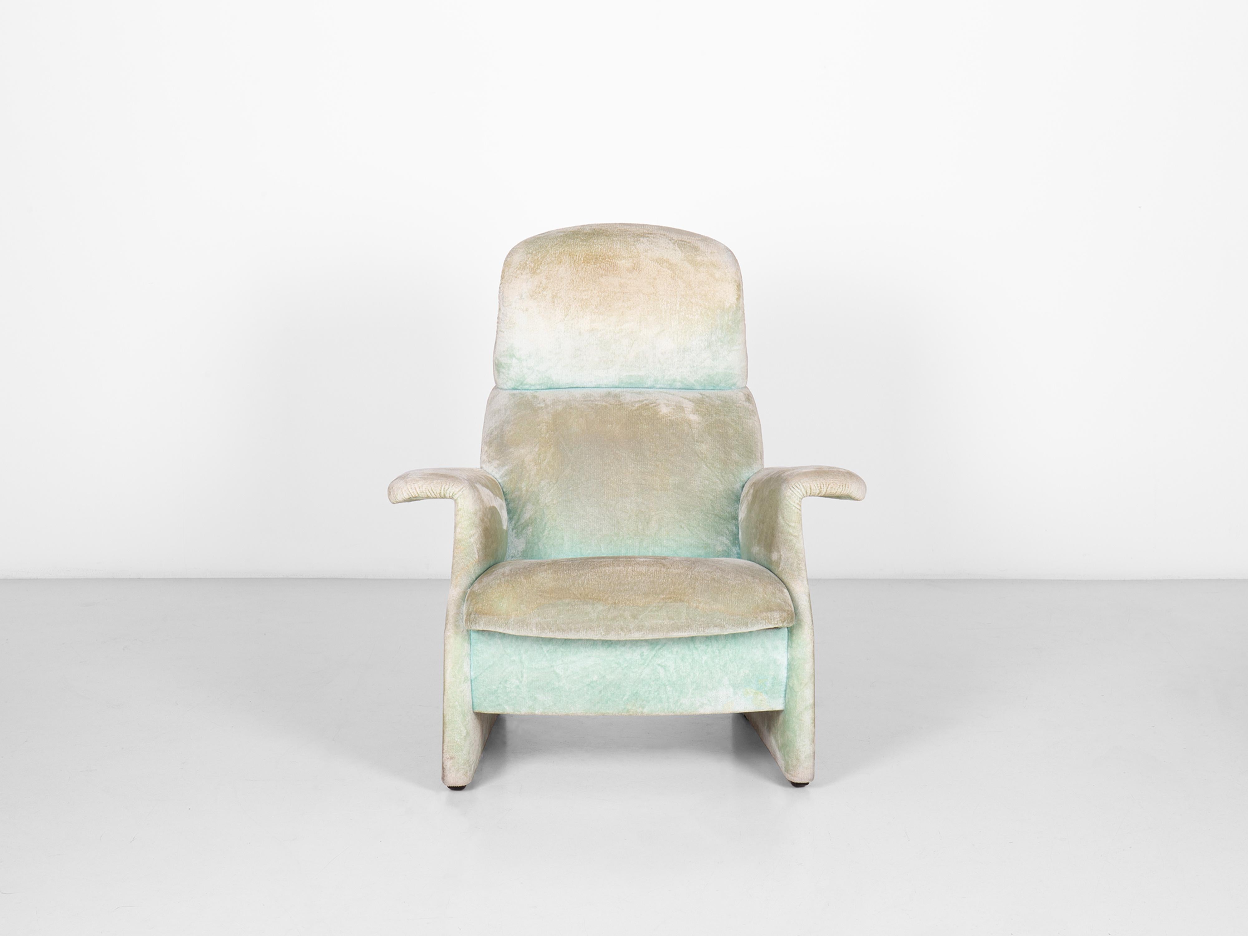 Pair of Viscontea armchairs with original upholstery in velvet, 1987 In Good Condition For Sale In Ozzano Dell'emilia, IT