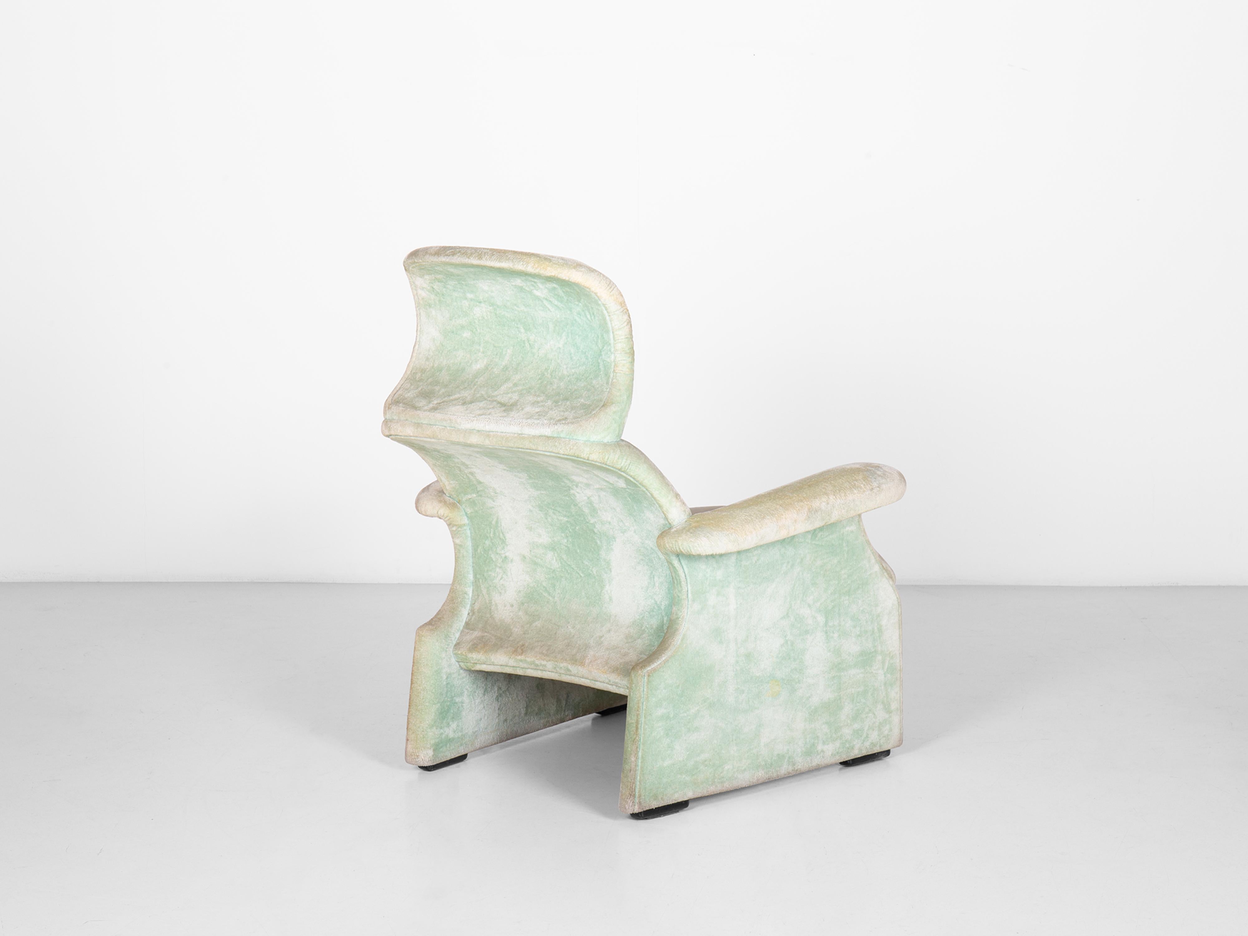 Pair of Viscontea armchairs with original upholstery in velvet, 1987 For Sale 1