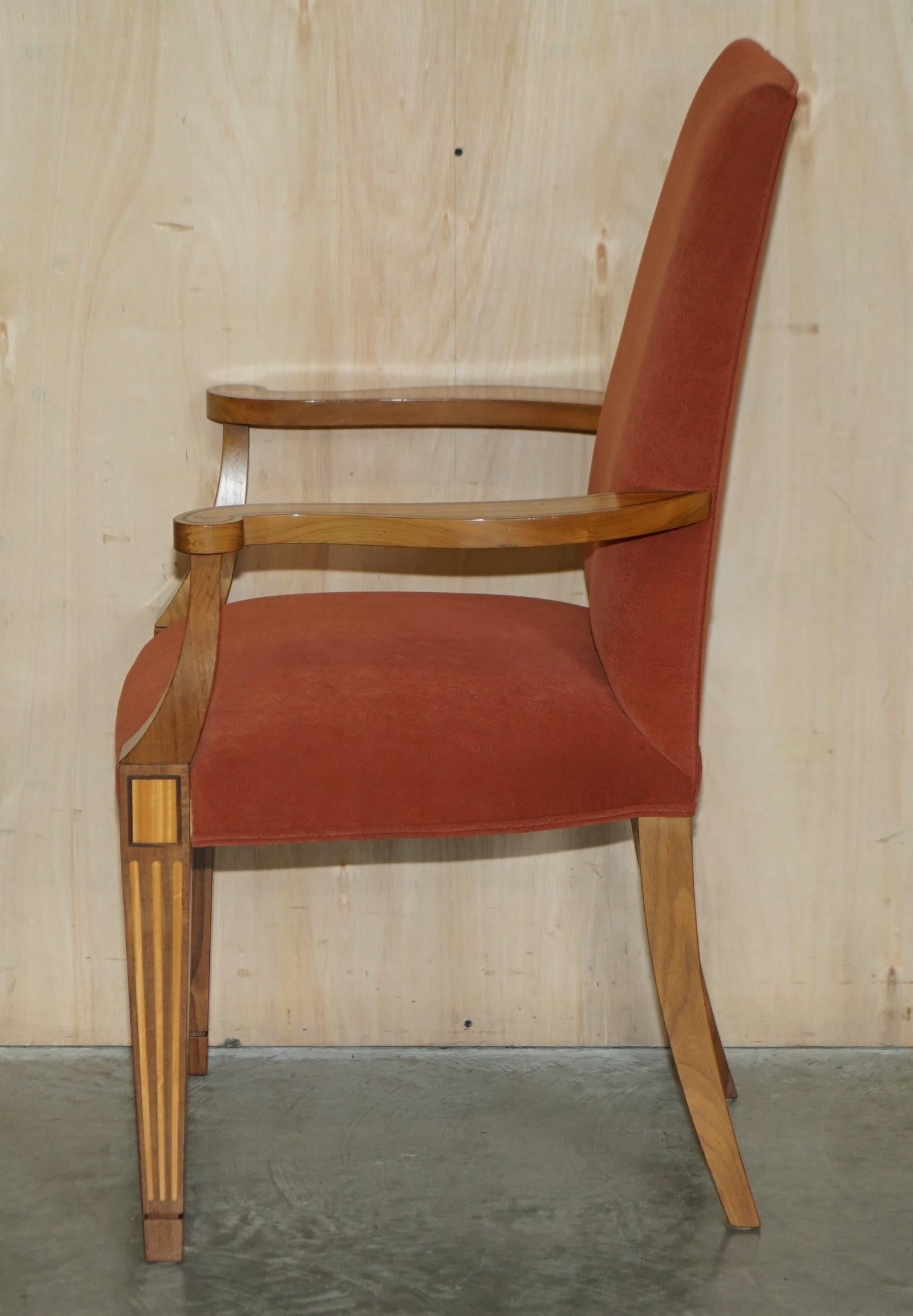 Coppia di poltrone occasionali in legno satinato e noce intagliato di David Linley in vendita 7