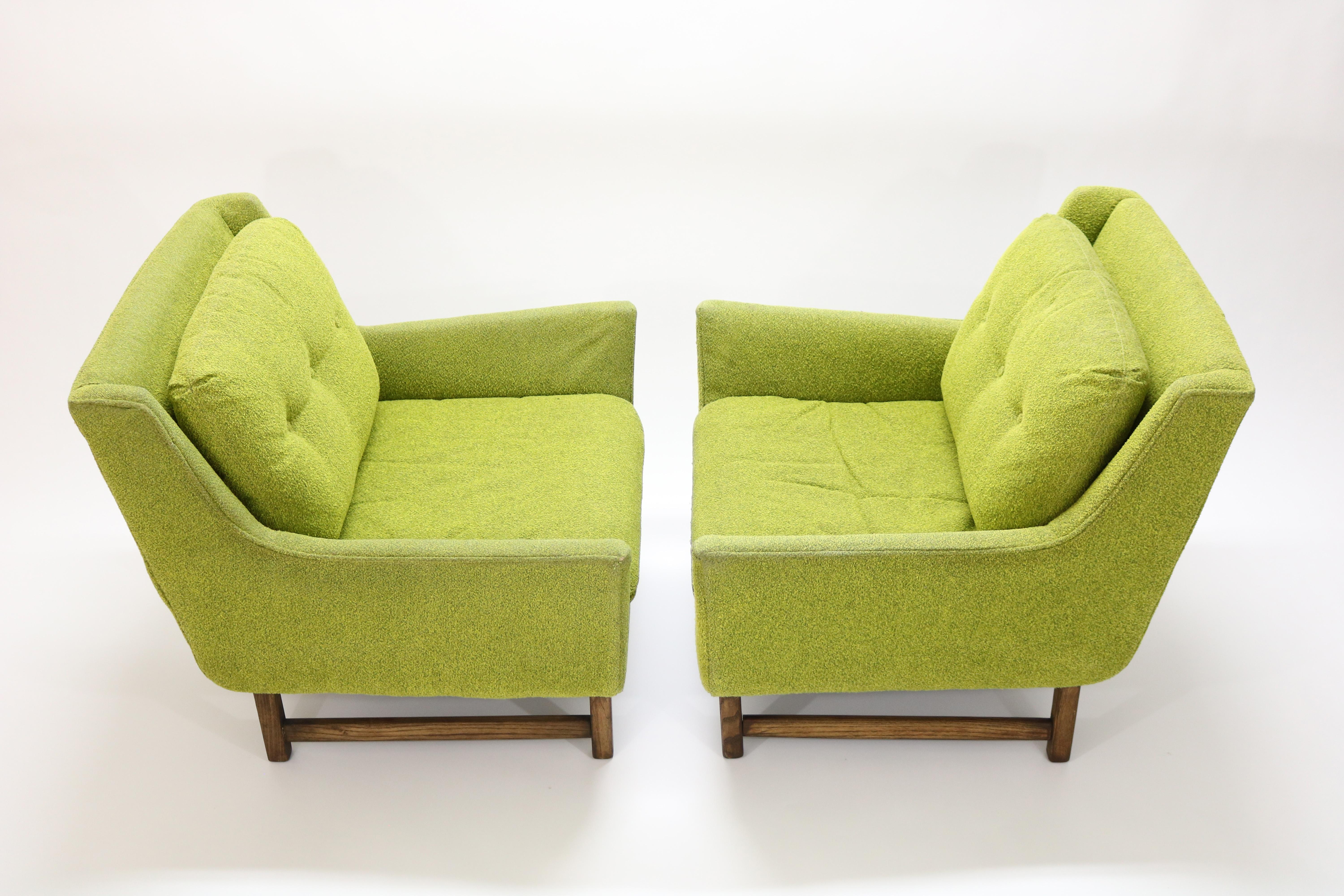 A rare pair of Danish midcentury Selig Vista lounge chairs attributed to Dan Johnson.

Original upholstery on walnut legs.
