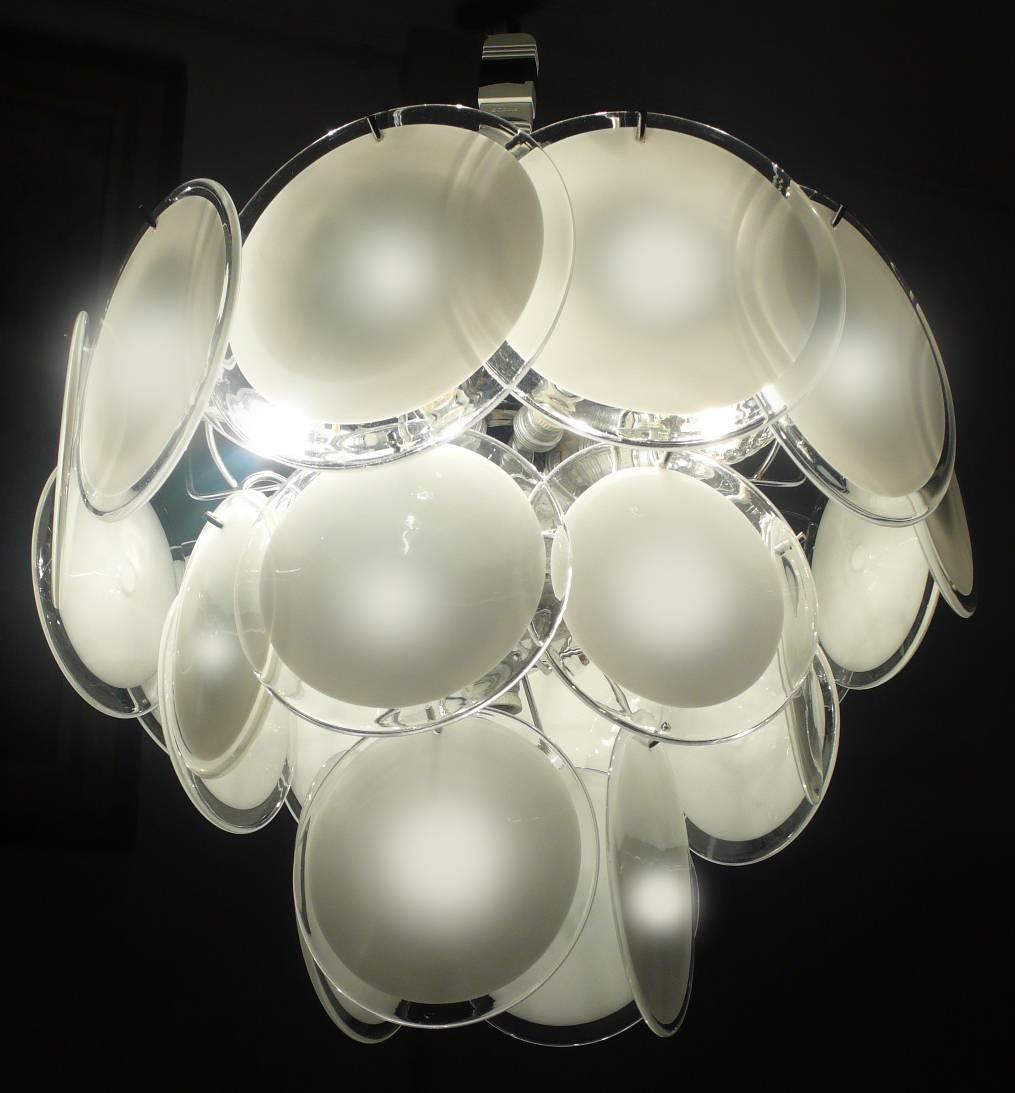 Coppia di lampadari Vistosi a disco di Murano, anni '70 in vendita 3