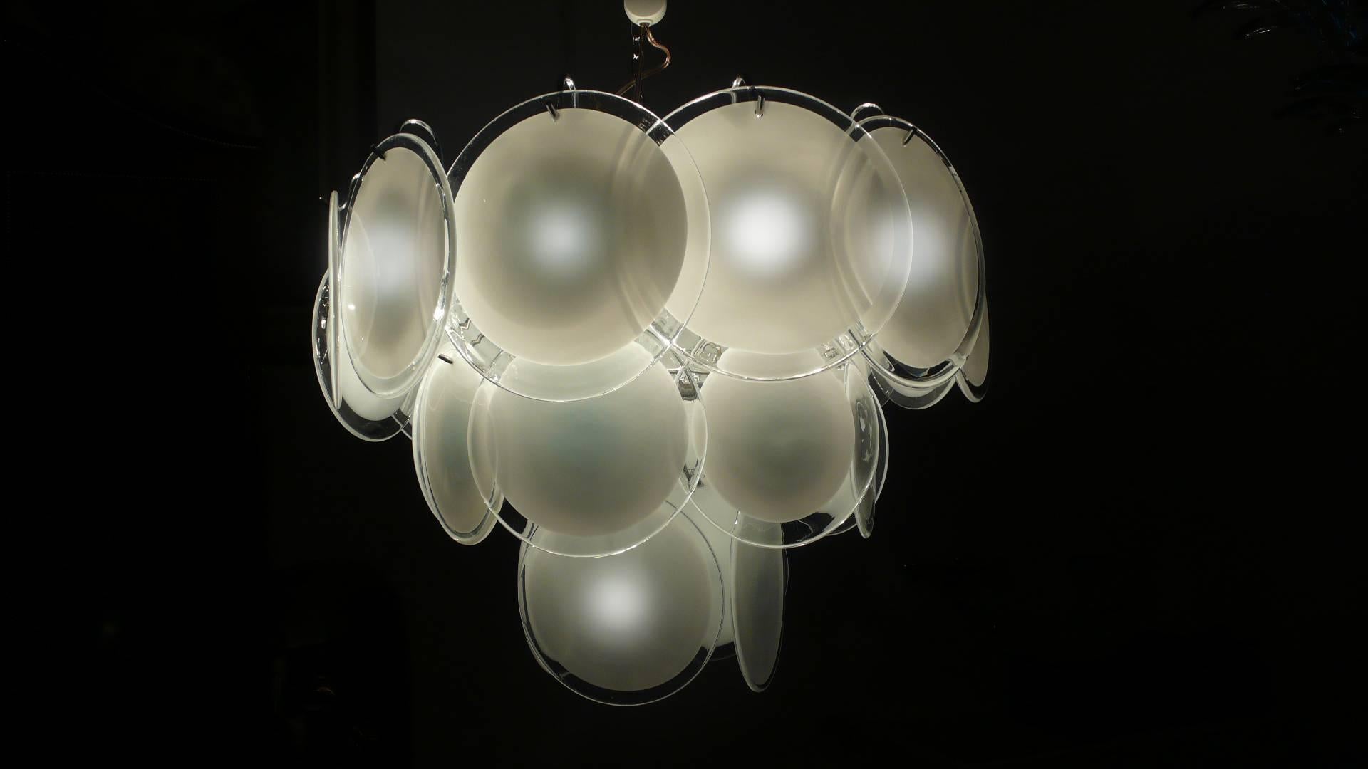 Vetro di Murano Coppia di lampadari Vistosi a disco di Murano, anni '70 in vendita