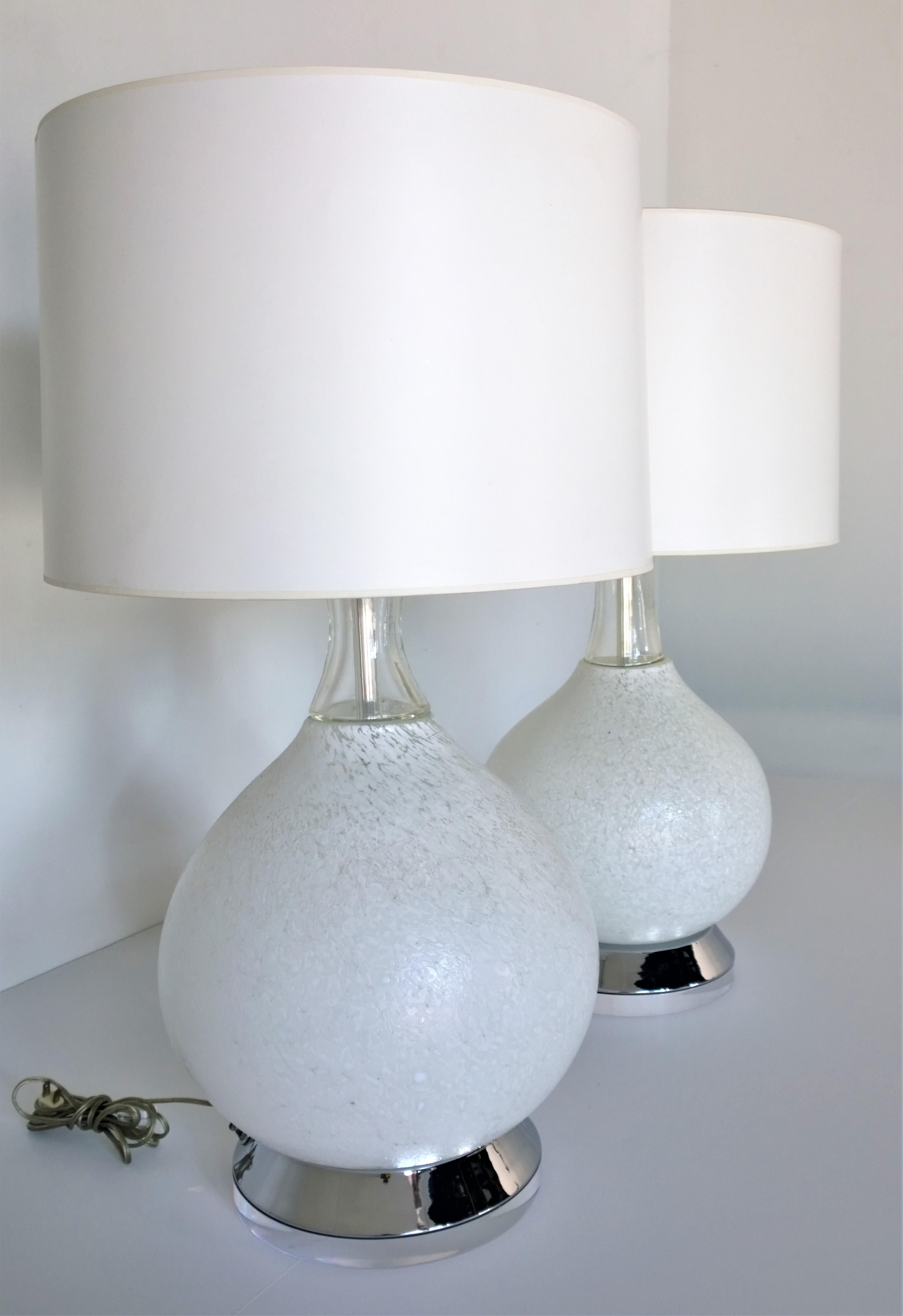 Italian Vistosi White Textured Murano Glass with Chrome & Lucite Base Table Lamps, Pair For Sale