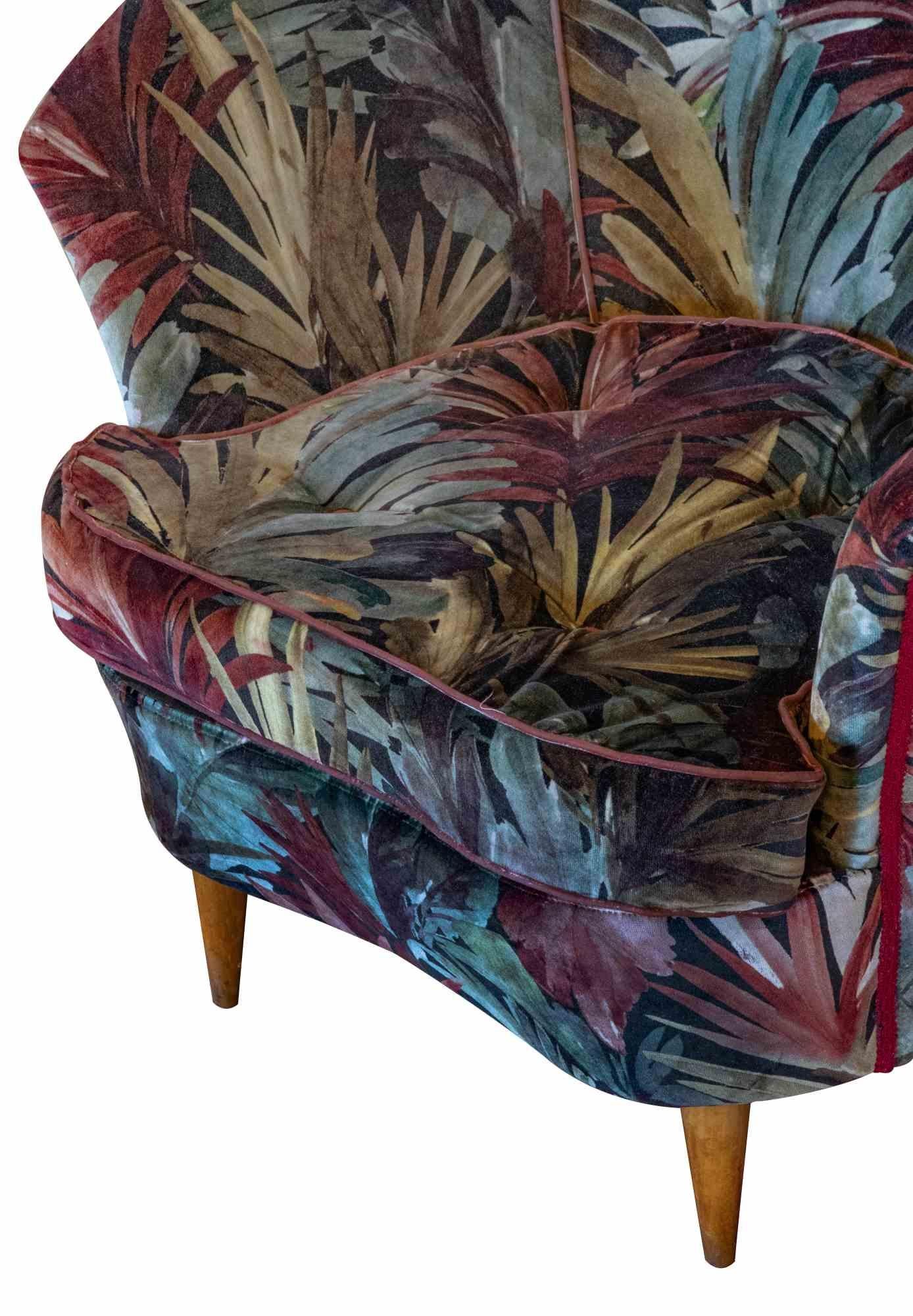 Pair of Vitange armchairs is an original design furniture item realized in the 1950s.

A couple of velvet armachair decorated with a jungle motif.

Perfect to give a vintage touch to your room!