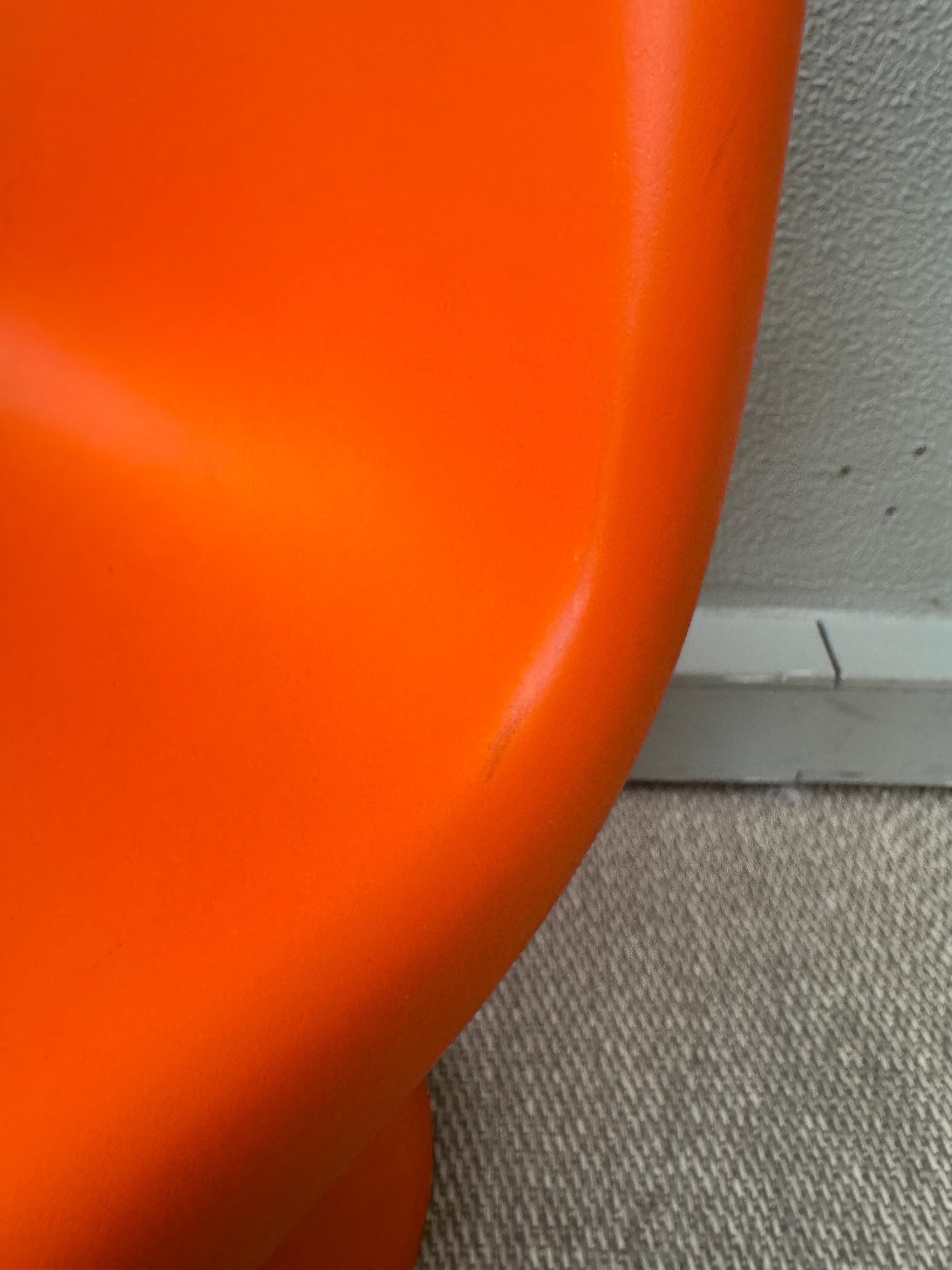 Coppia di sedie Vitra Verner Panton S Junior in plastica rossa e arancione, design anni '60 in vendita 10