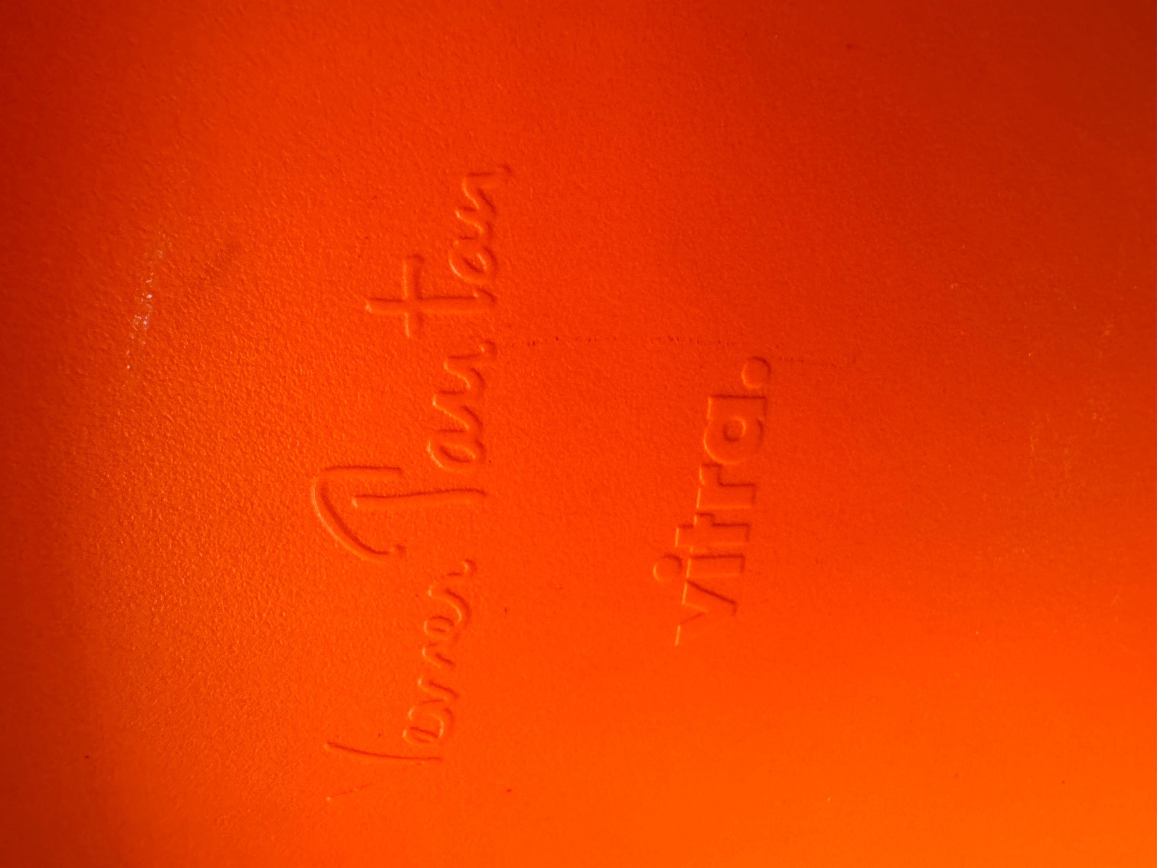 Coppia di sedie Vitra Verner Panton S Junior in plastica rossa e arancione, design anni '60 in vendita 12
