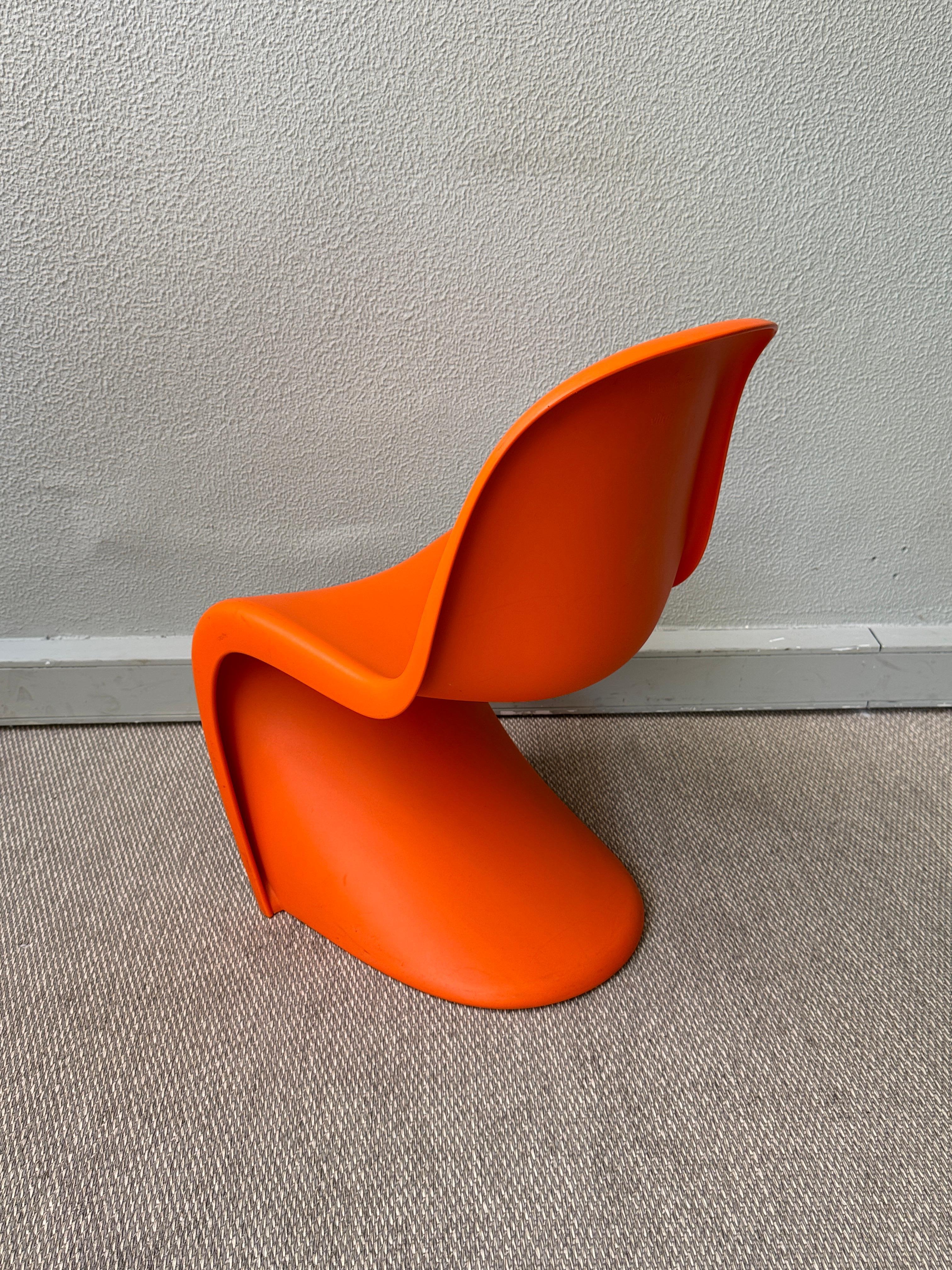 Coppia di sedie Vitra Verner Panton S Junior in plastica rossa e arancione, design anni '60 in vendita 1