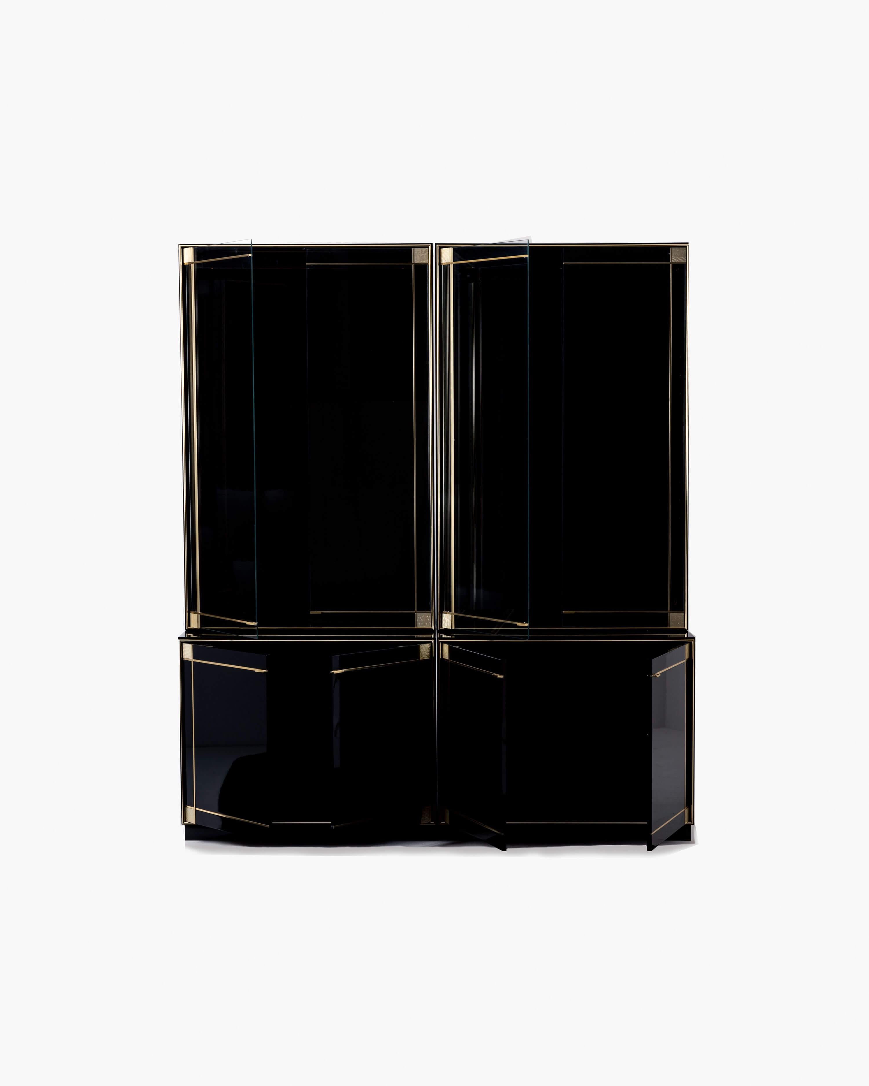 French Pair of Vitrines for Roche Bobois in Black Lacquer by Pierre Cardin, circa 1980 For Sale