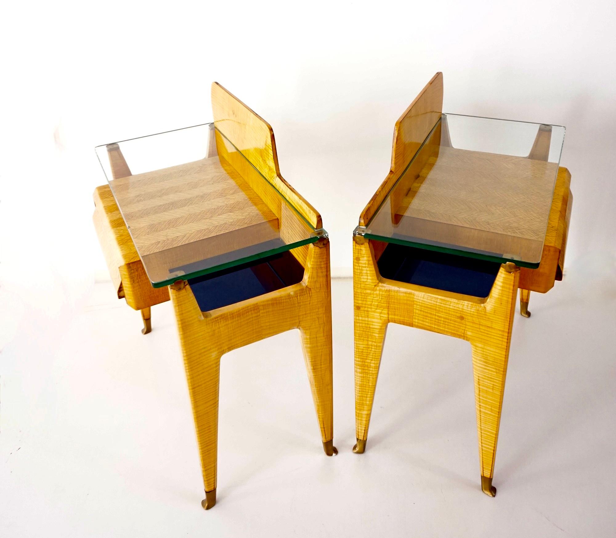 Paire de tables de chevet Vittorio Dassi, placage d'érable, laiton et verre, 1950 en vente 6