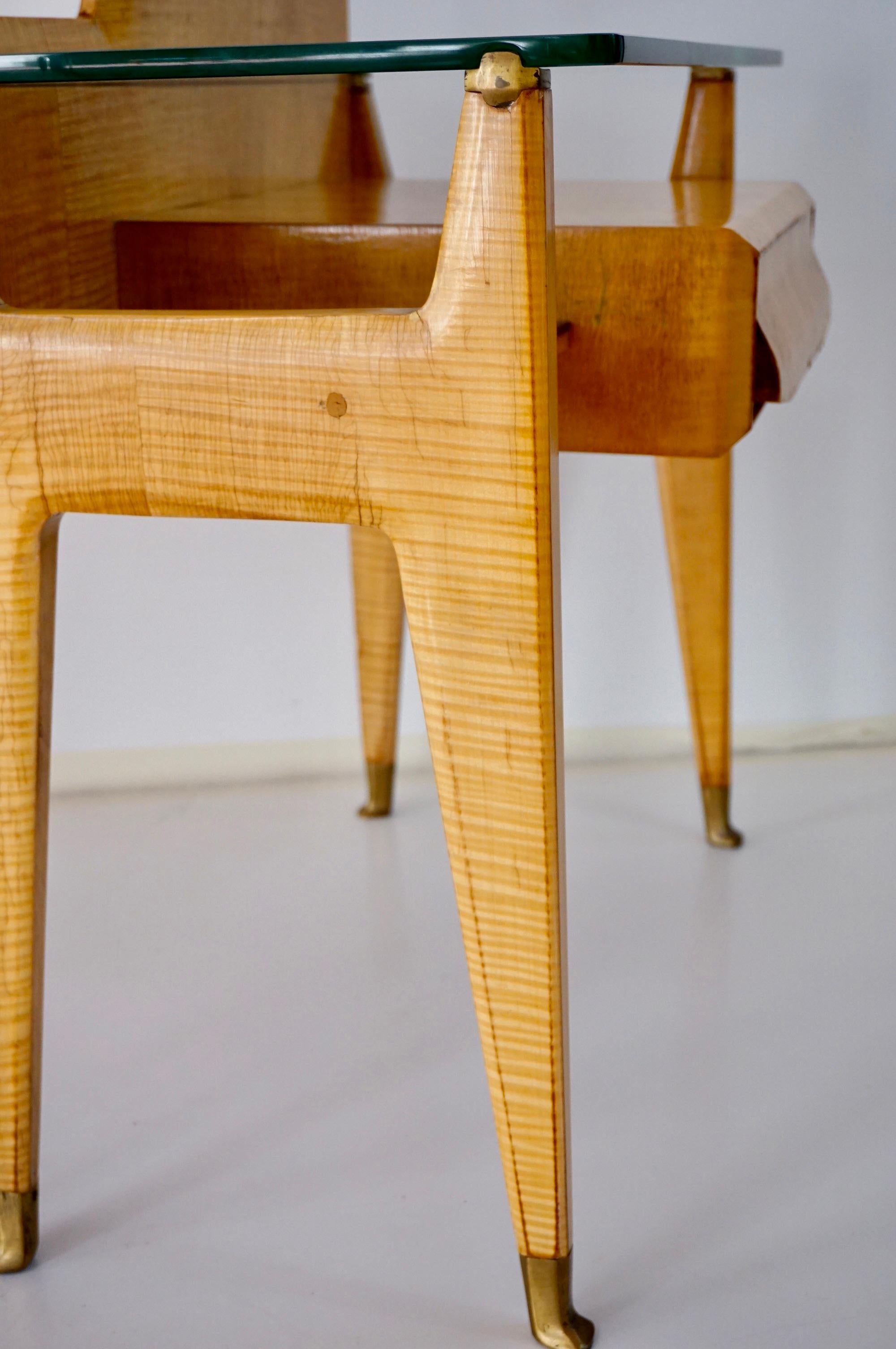 Paire de tables de chevet Vittorio Dassi, placage d'érable, laiton et verre, 1950 en vente 7