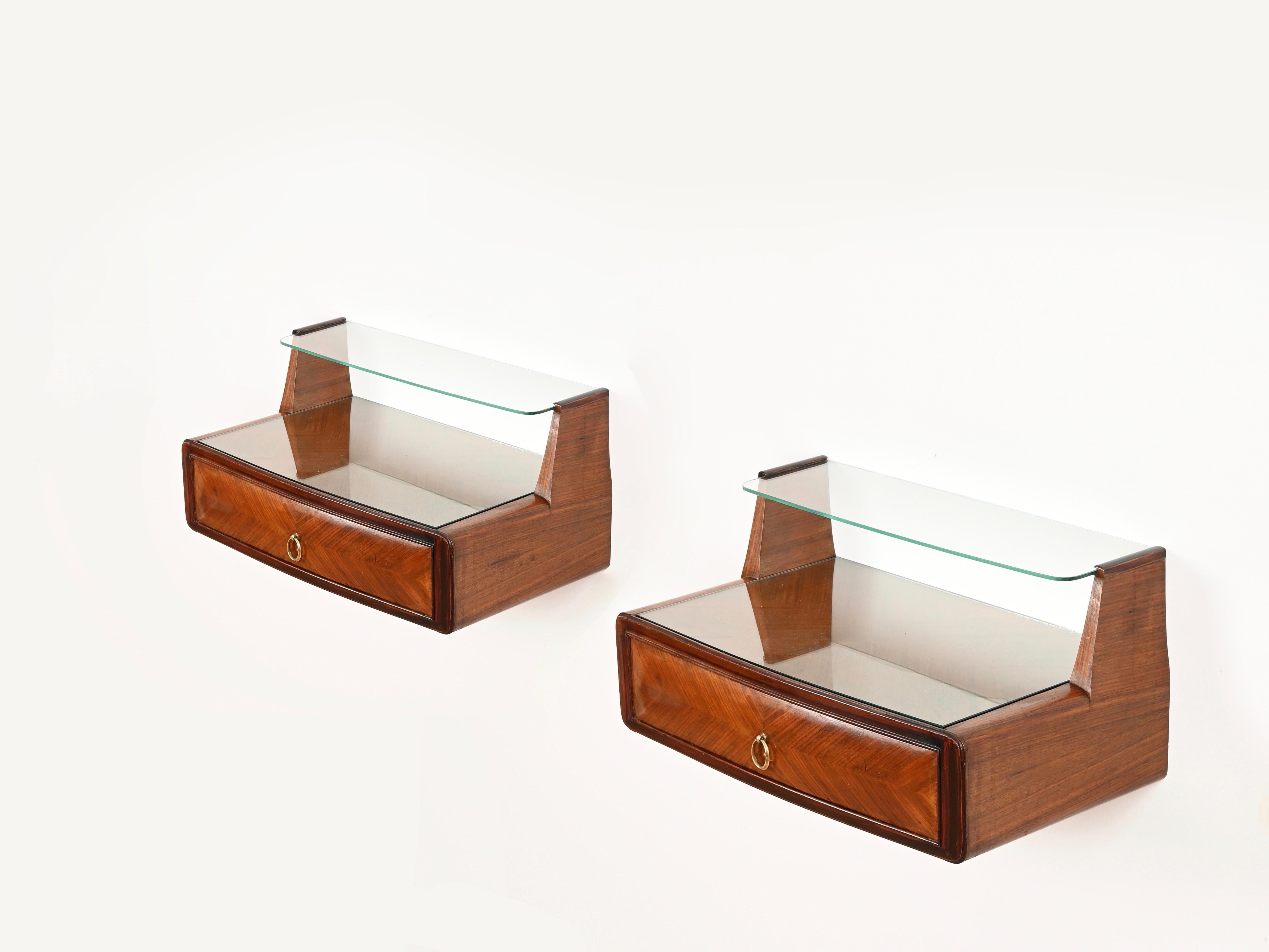 Paire de tables de nuit Vittorio Dassi en Wood, laiton et verre, Italie, années 1950 en vente 7