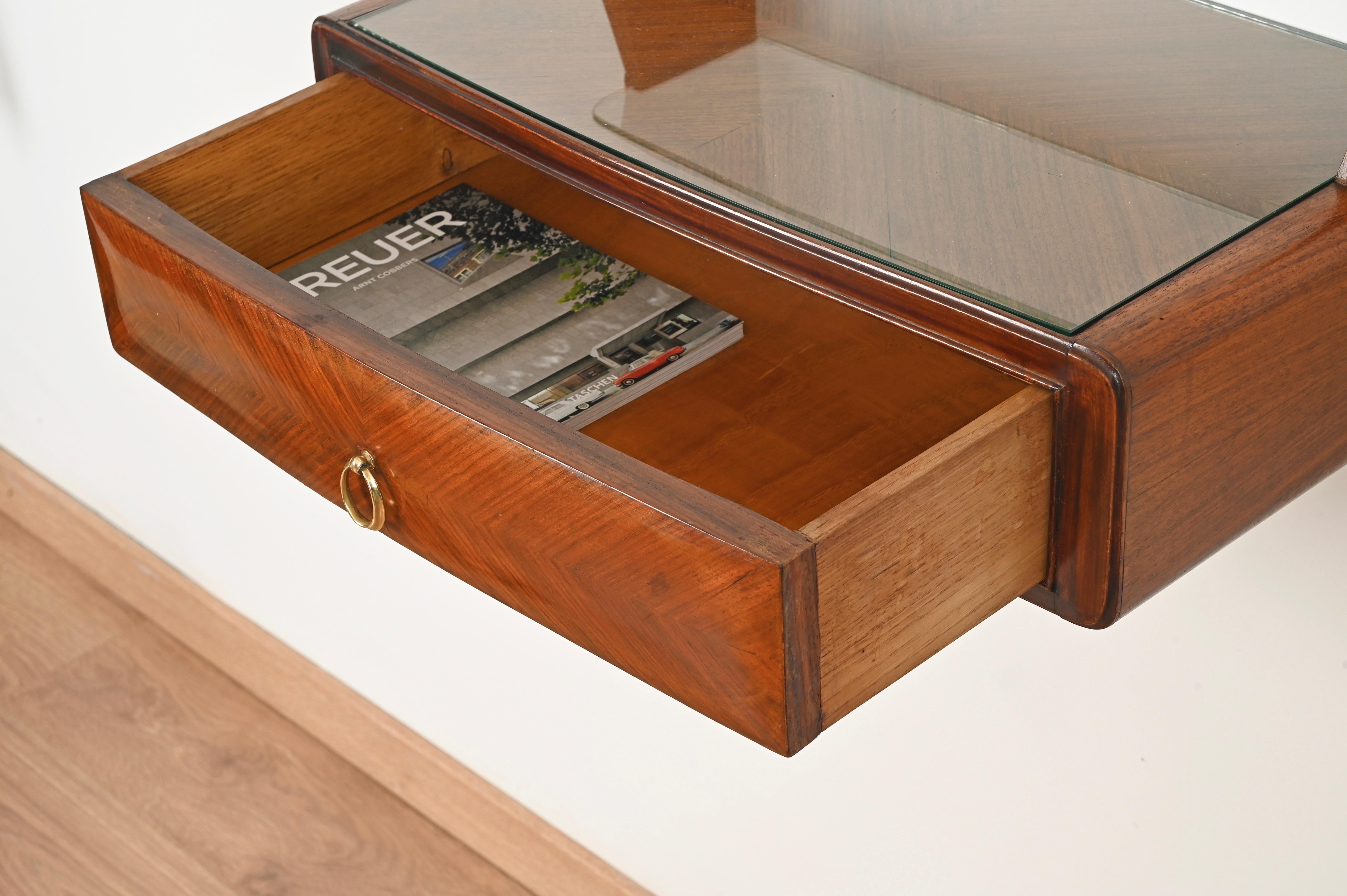 Paire de tables de nuit Vittorio Dassi en Wood, laiton et verre, Italie, années 1950 en vente 1