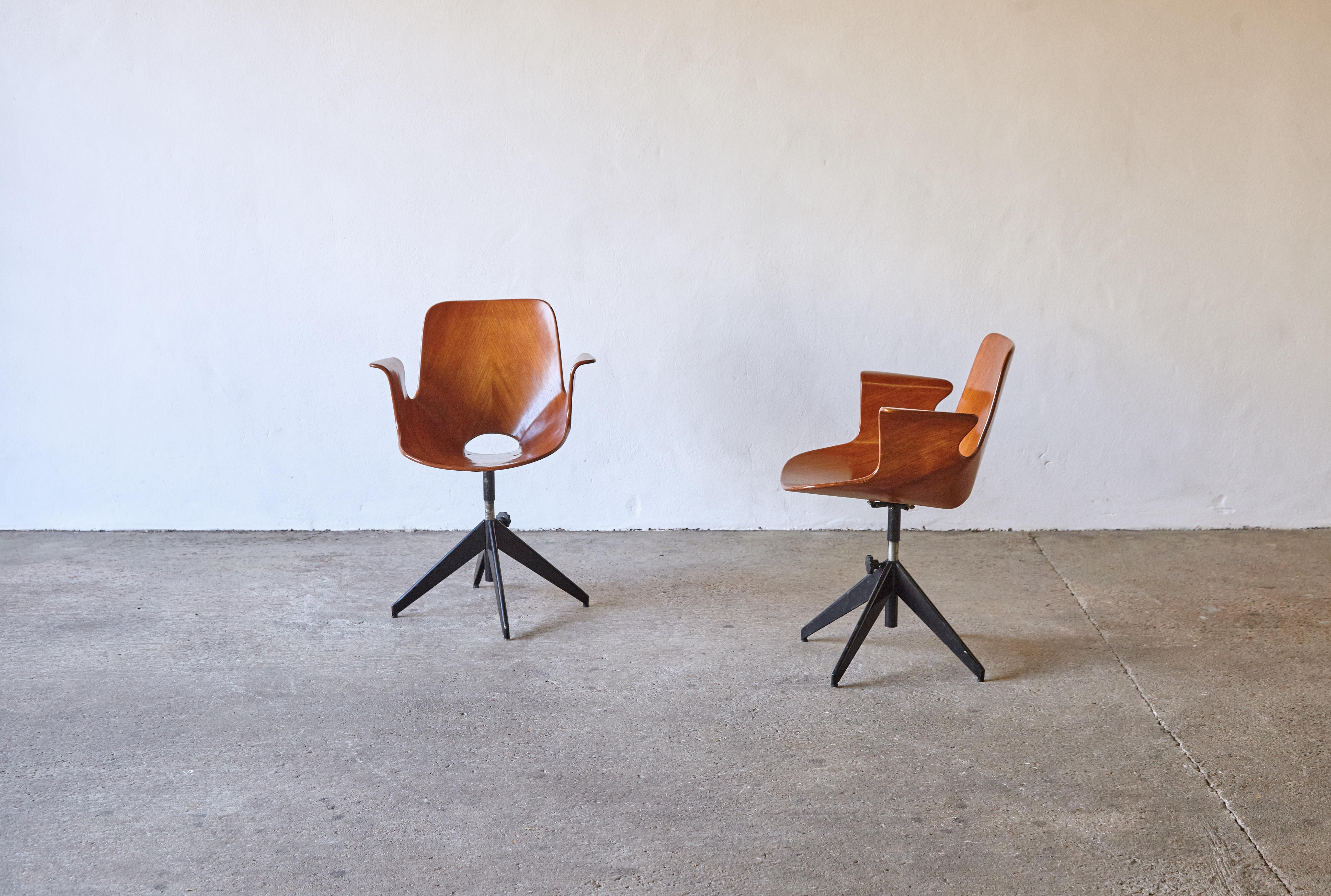 A pair of original Vittorio Nobili Medea office or desk chairs with swivel base, for Fratelli Tagliabue, Italy, 1950s. Price per chair.   Fast shipping worldwide.





   