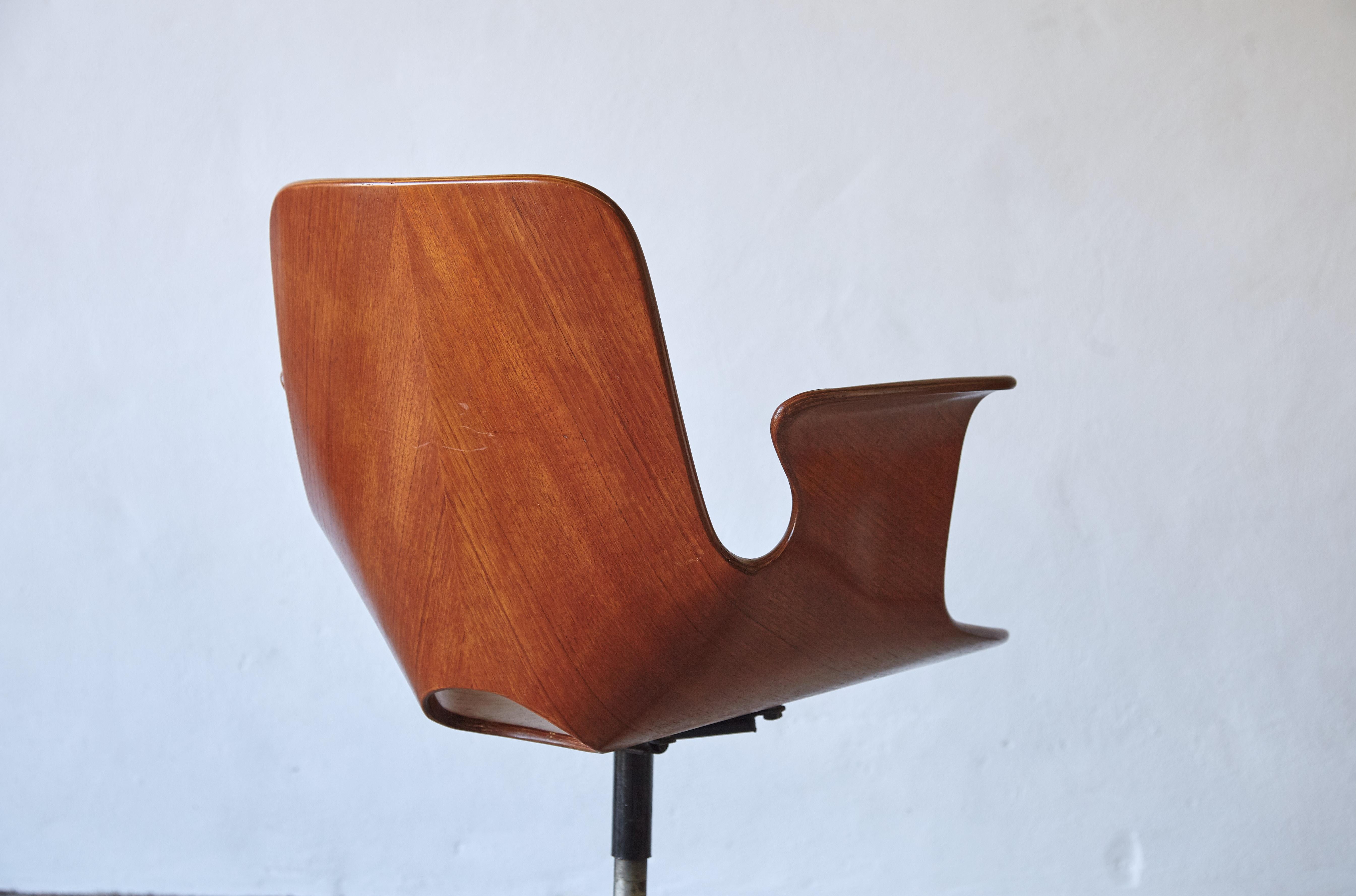 Vittorio Nobili for Fratelli Tagliabue Medea Desk Chairs, Italy, 1950s In Good Condition For Sale In London, GB