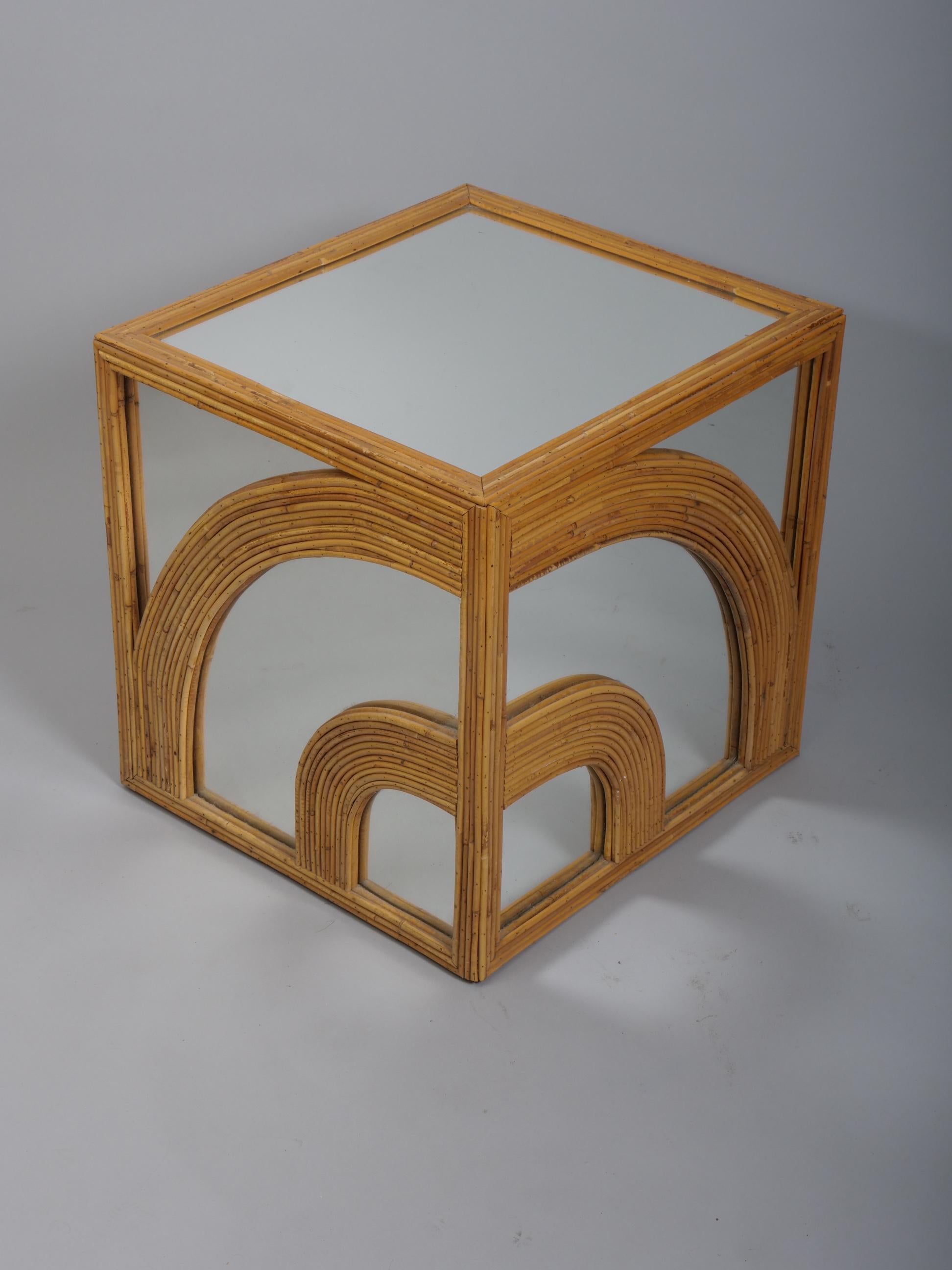 Bambou Paire de tables cubiques Vivai del Sud en rotin et miroir, vers 1970 en vente