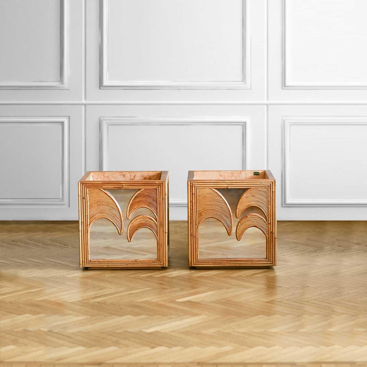 Pair of “Vivai del Sud” planters, 1970
Product details
Materials: bamboo and mirrored glass.
Dimensions 51 W x 53 H x 51 D cm
Production: Vivai del sud, Italy, 1970.