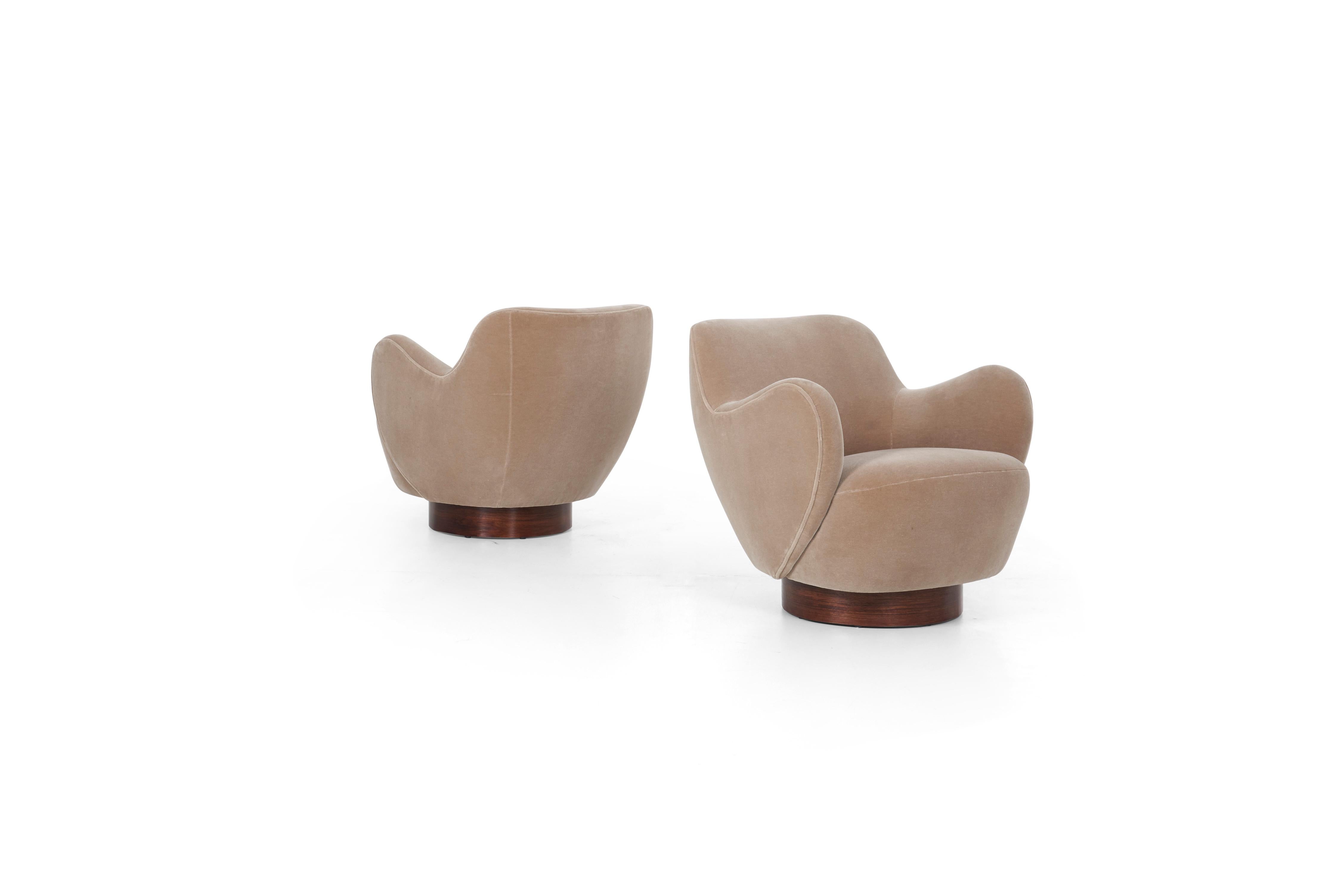 Mid-Century Modern Pair of Vladamir Kagan Swivel Lounge Chairs