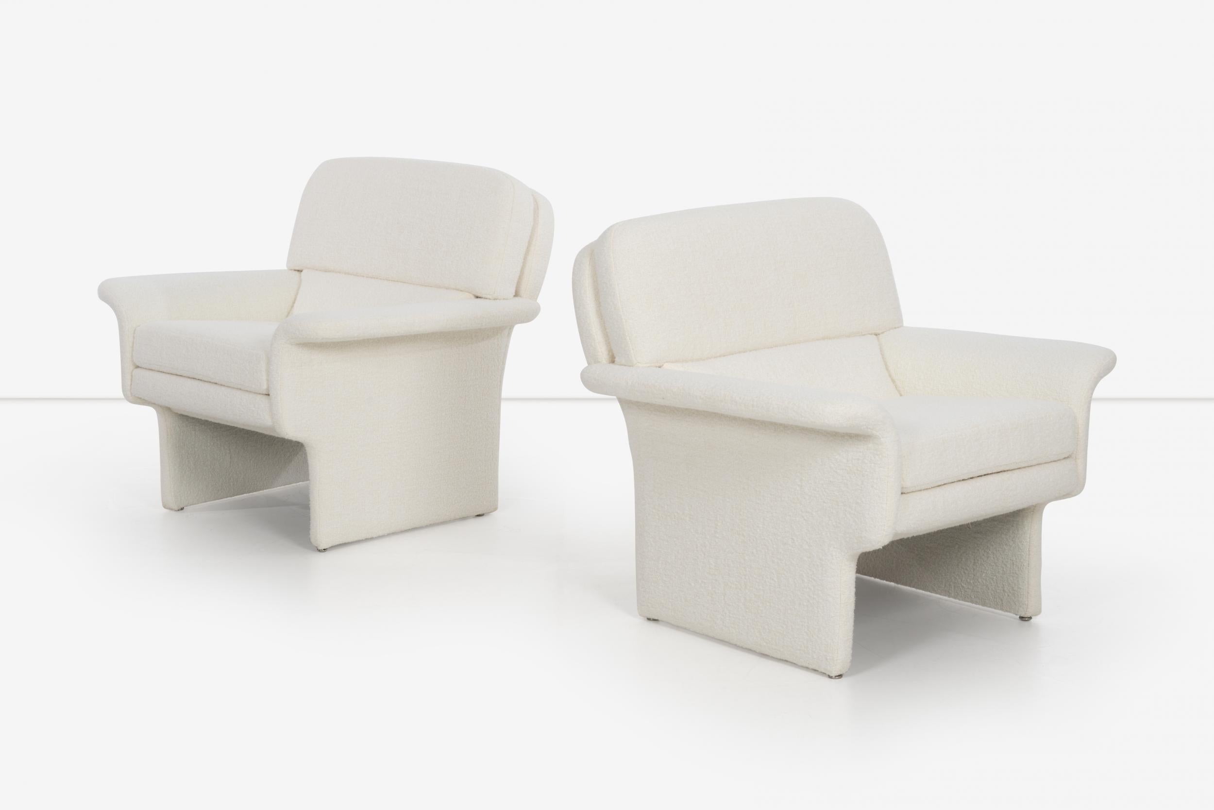 Mid-Century Modern Pair of Vladimir Attributed Lounge Chairs and Ottomans For Sale