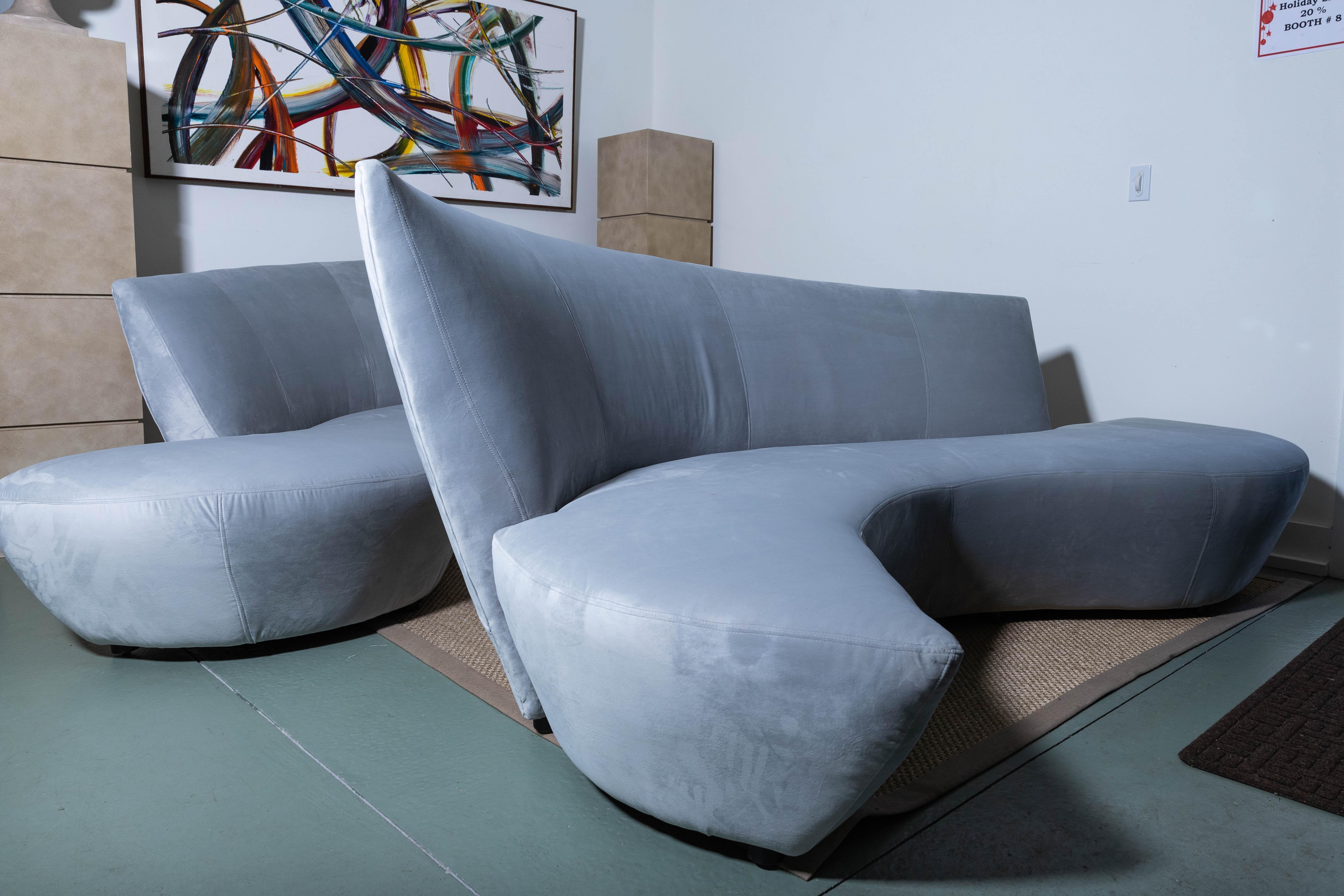 20th Century Pair of Vladimir Kagan Bilbao Serpentine Sofas For Sale