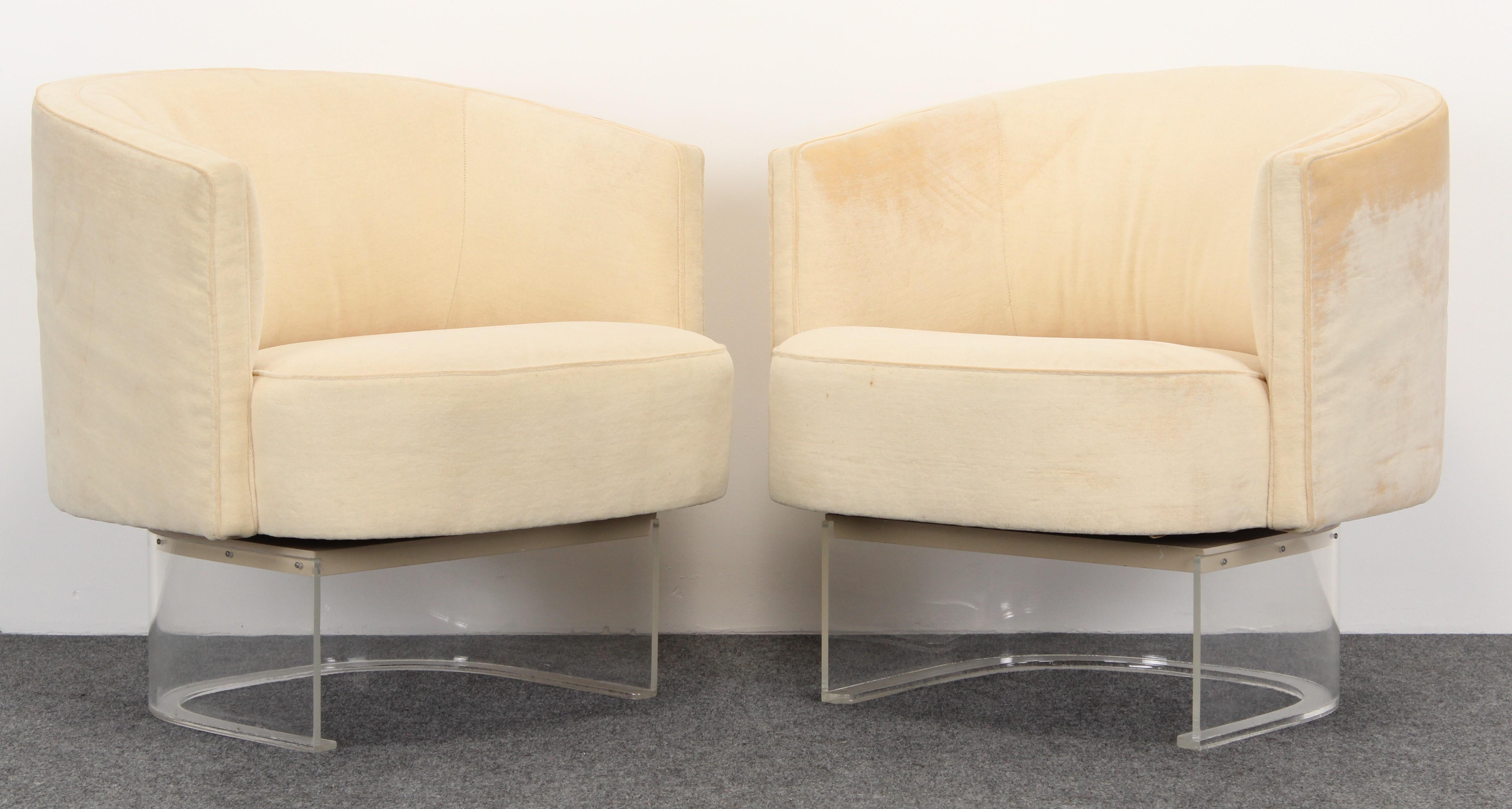 Mid-Century Modern Pair of Vladimir Kagan Lucite Swivel Club Chairs, 1970s