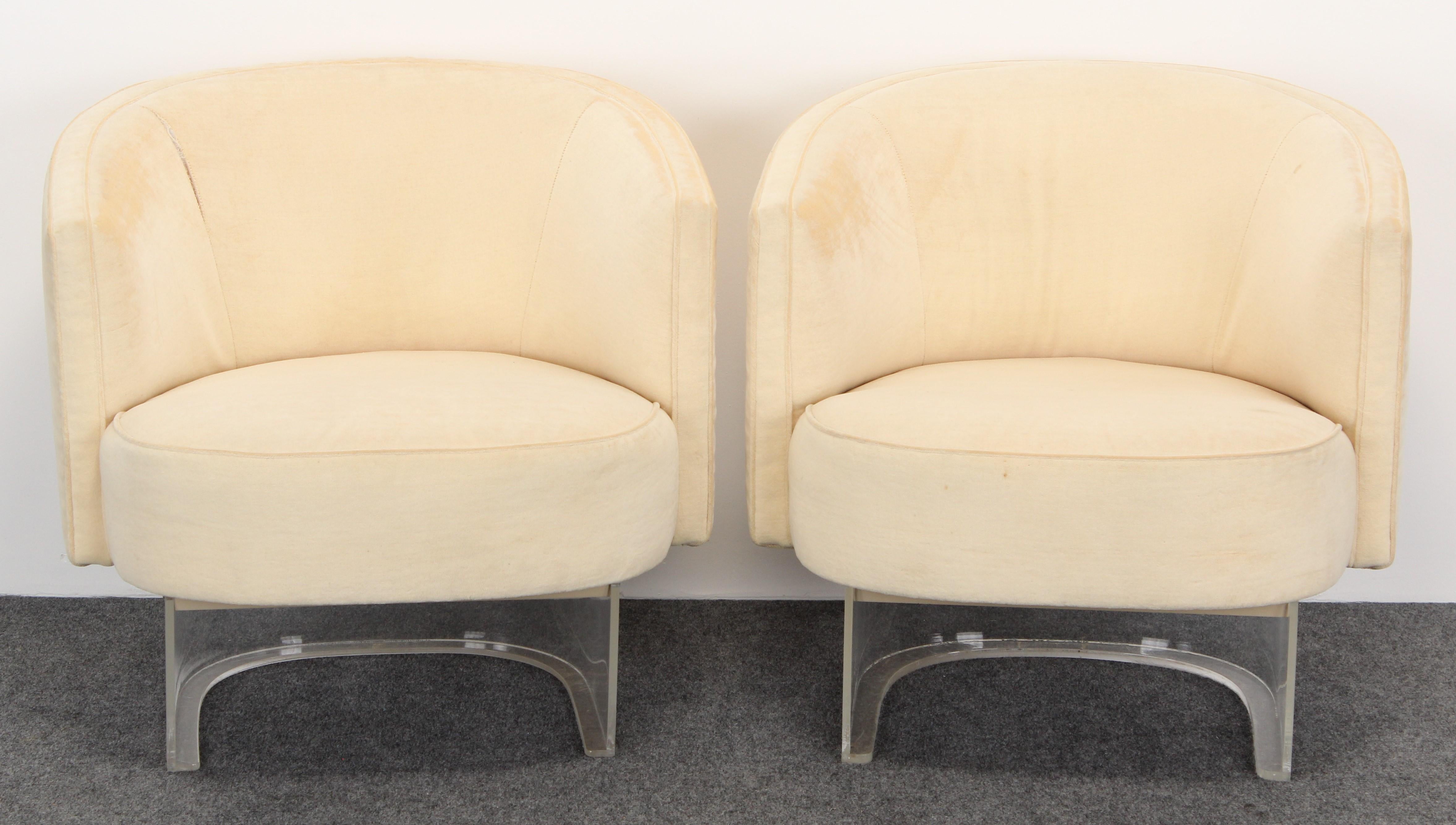 American Pair of Vladimir Kagan Lucite Swivel Club Chairs, 1970s