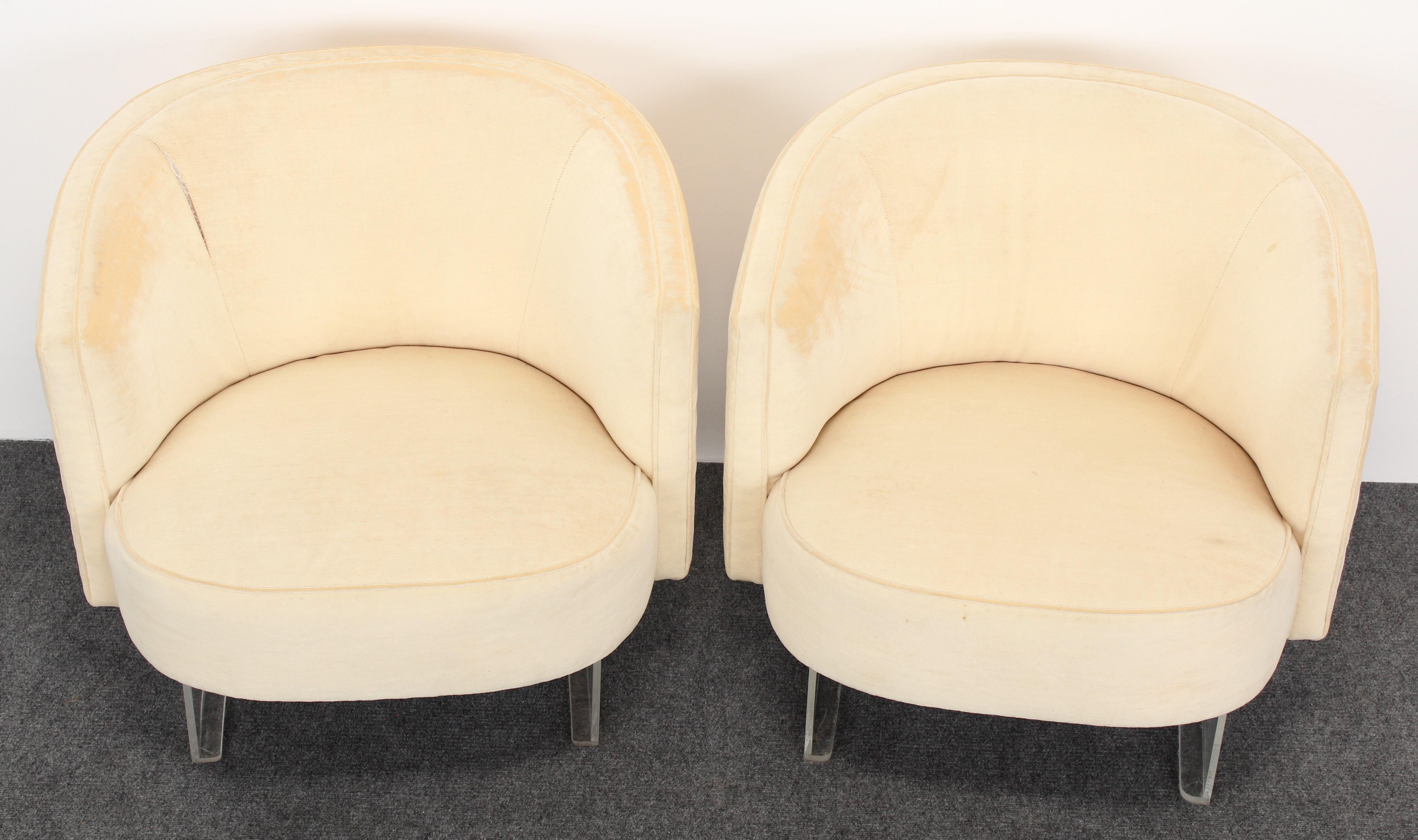 Pair of Vladimir Kagan Lucite Swivel Club Chairs, 1970s In Good Condition In Hamburg, PA