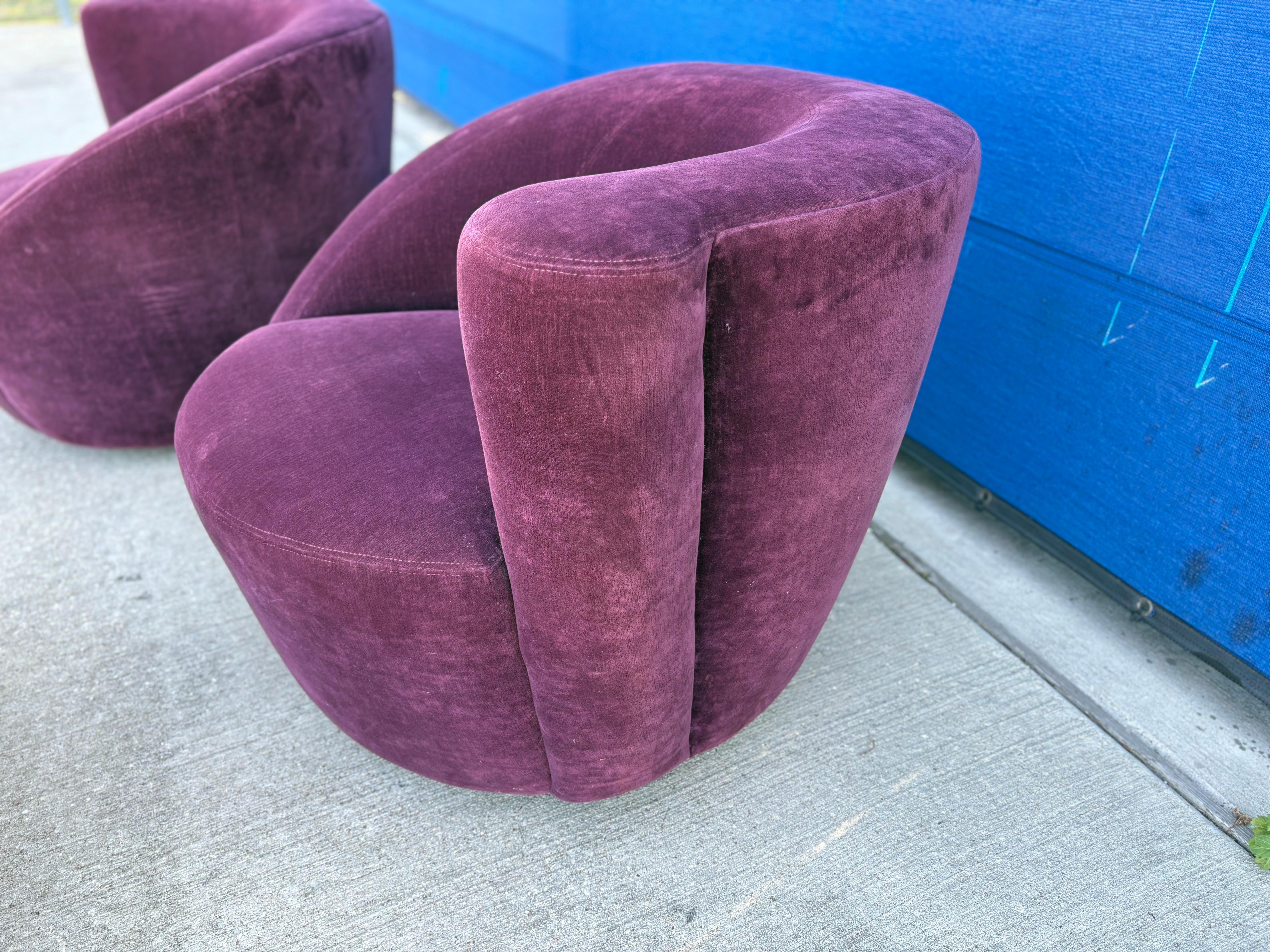 Pair Of Vladimir Kagan Nautilus Chairs And Ottomans im Angebot 5