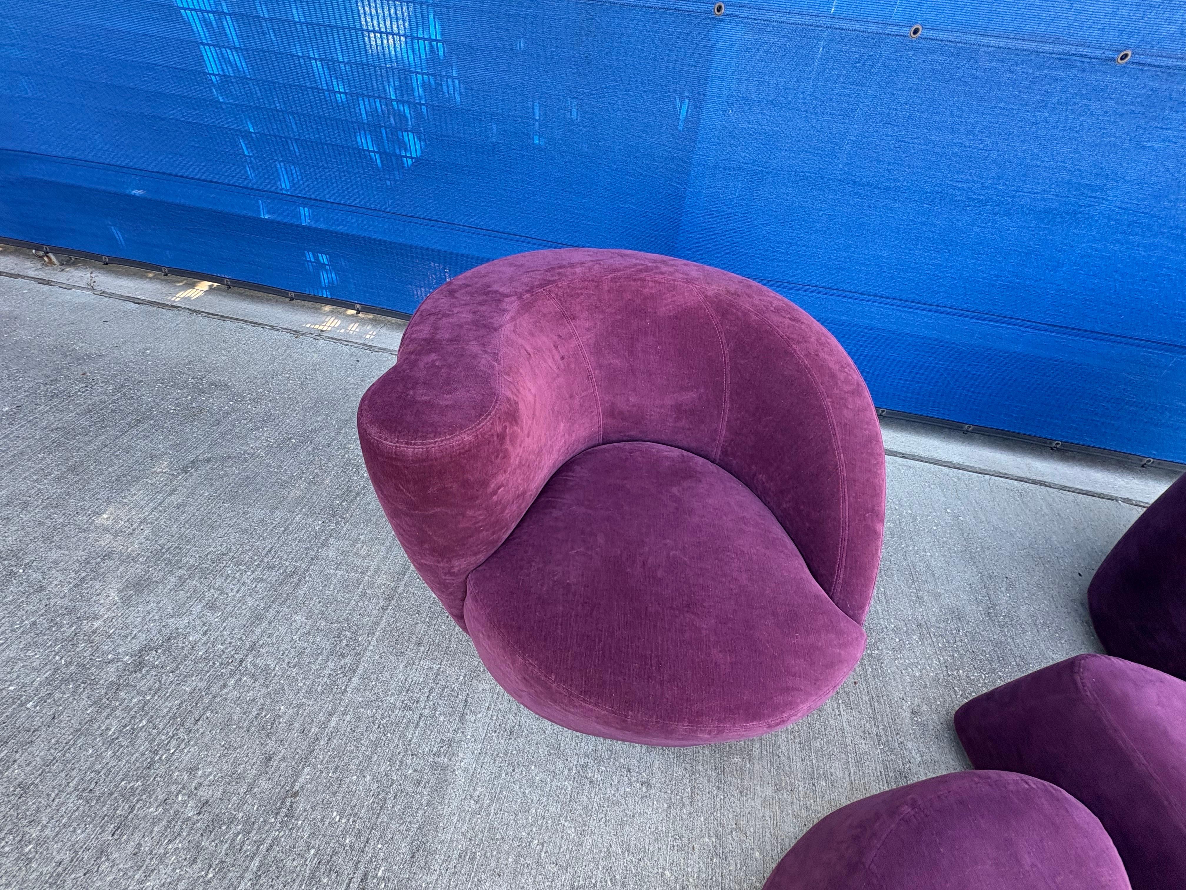 Pair Of Vladimir Kagan Nautilus Chairs And Ottomans im Angebot 6