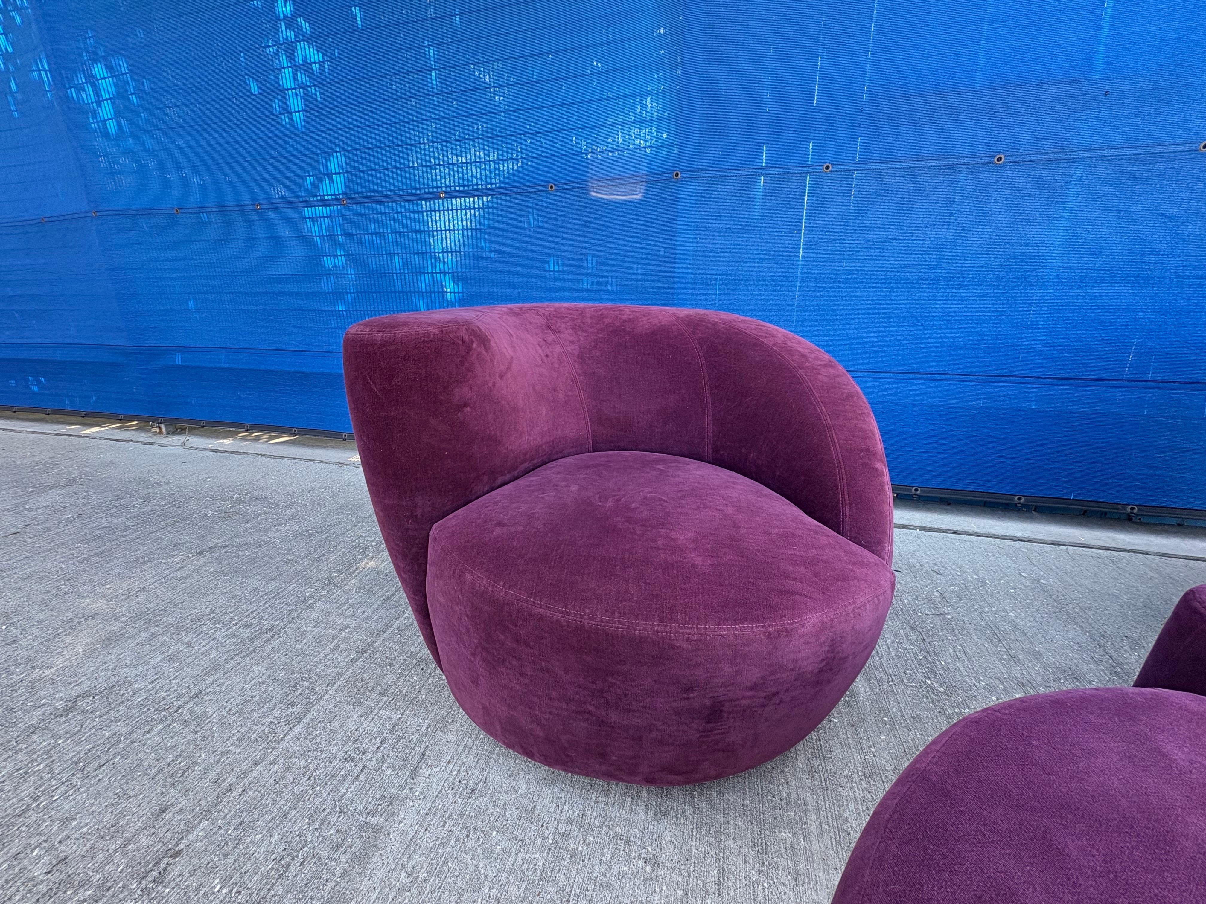 Pair Of Vladimir Kagan Nautilus Chairs And Ottomans im Angebot 7