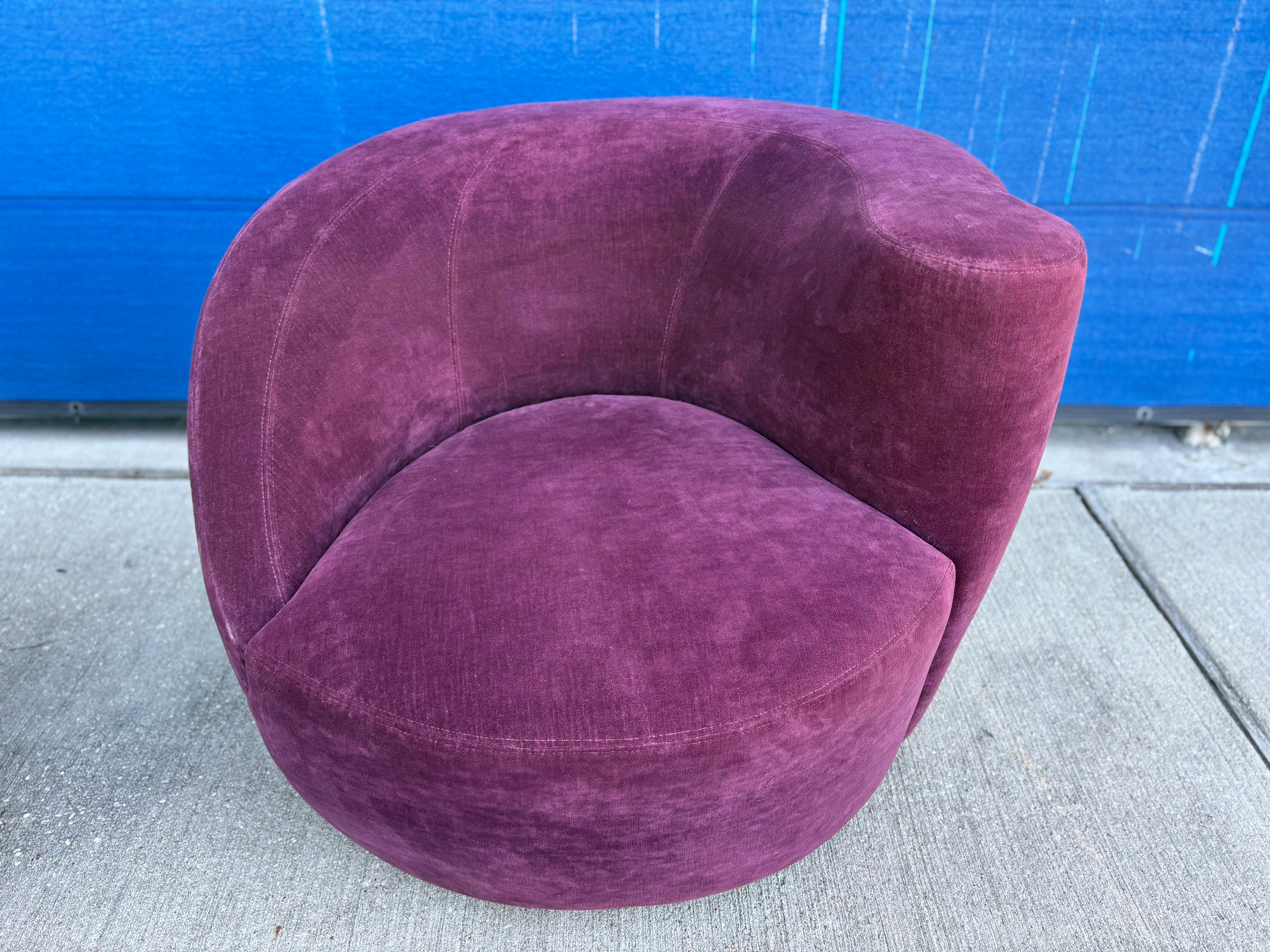 Pair Of Vladimir Kagan Nautilus Chairs And Ottomans im Angebot 1