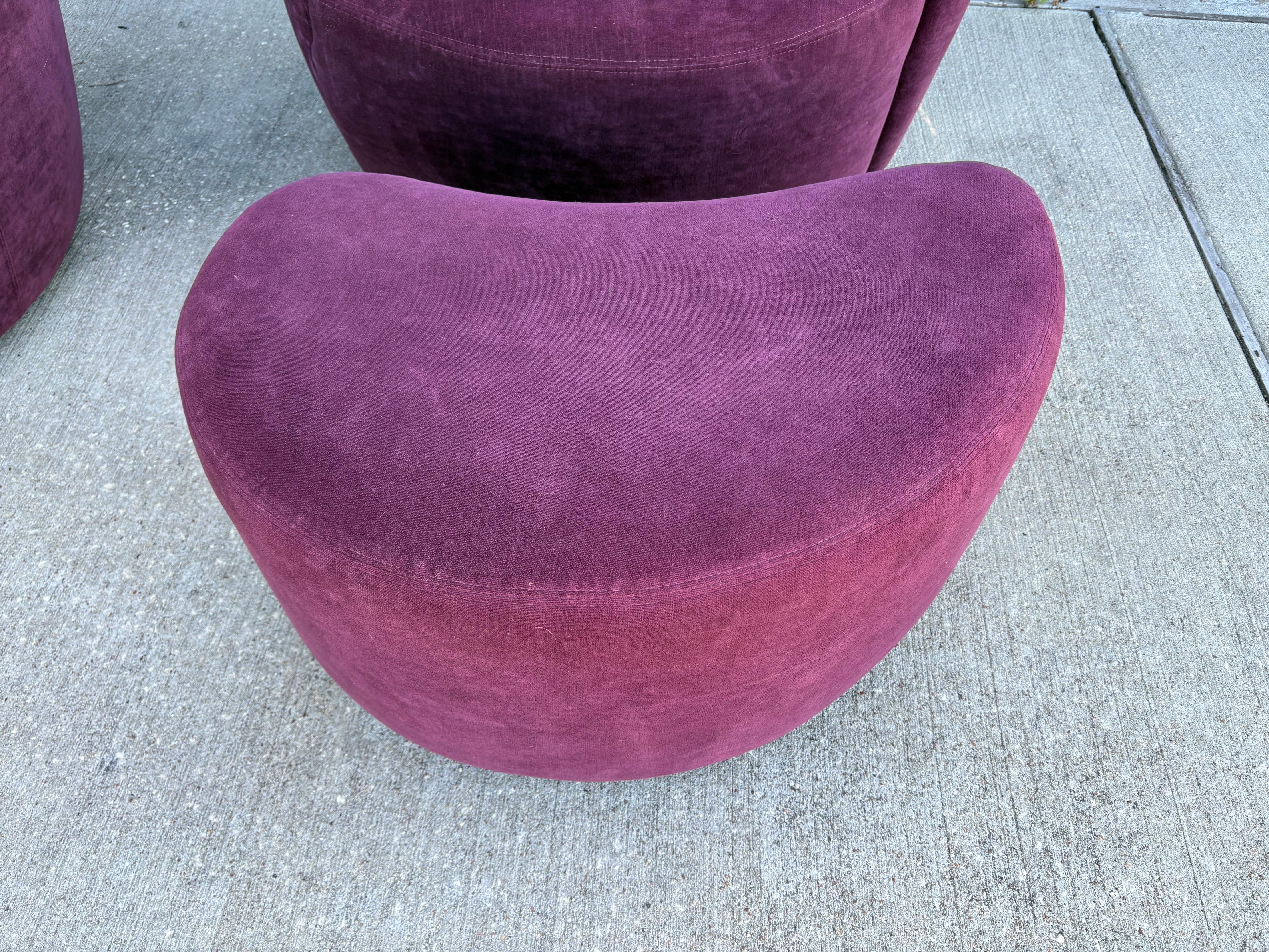 Pair Of Vladimir Kagan Nautilus Chairs And Ottomans im Angebot 2