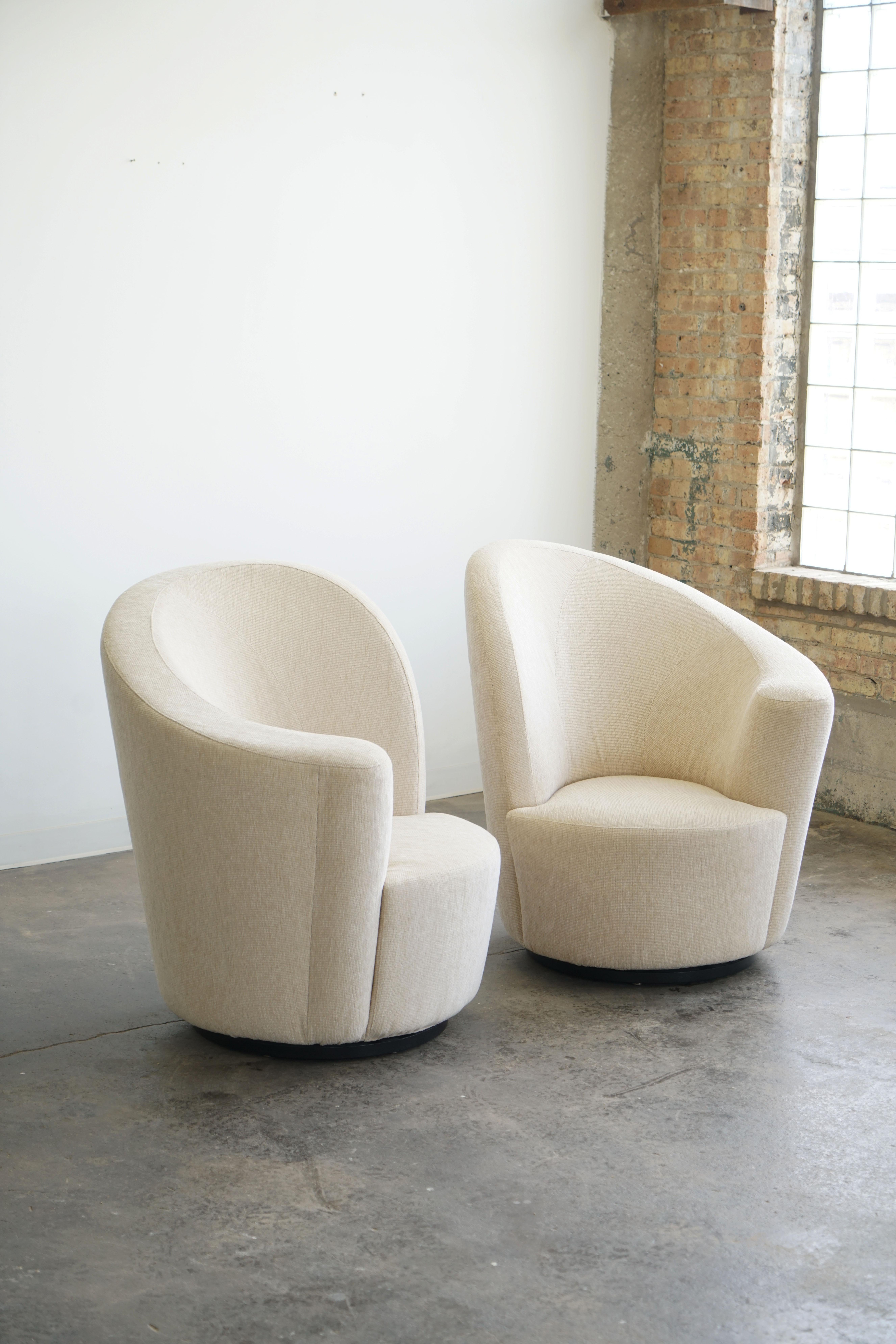 Ein Paar drehbare Sessel im Nautilus-Stil von Vladimir Kagan, Korkenzieher modern im Angebot 5