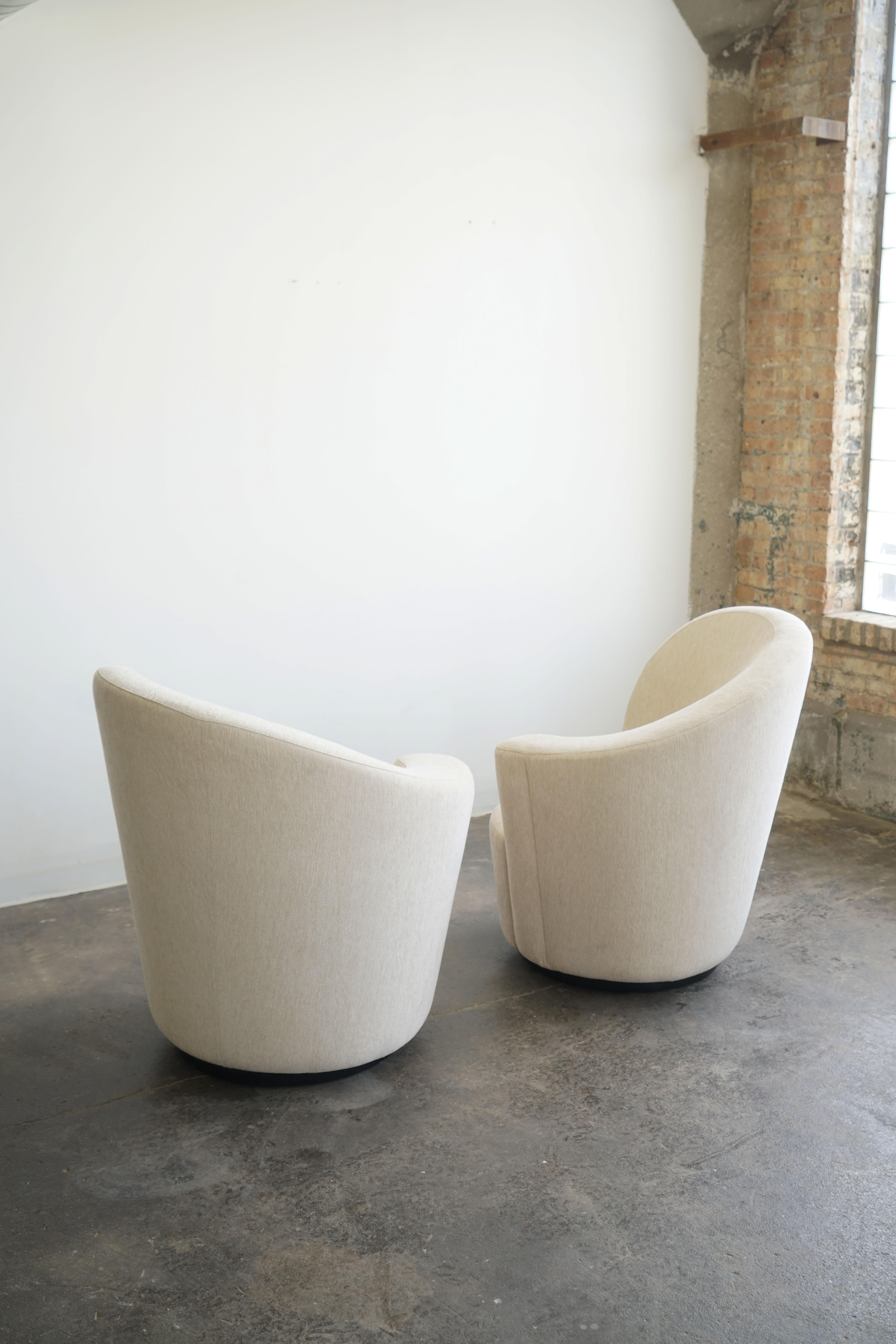 Ein Paar drehbare Sessel im Nautilus-Stil von Vladimir Kagan, Korkenzieher modern im Angebot 7