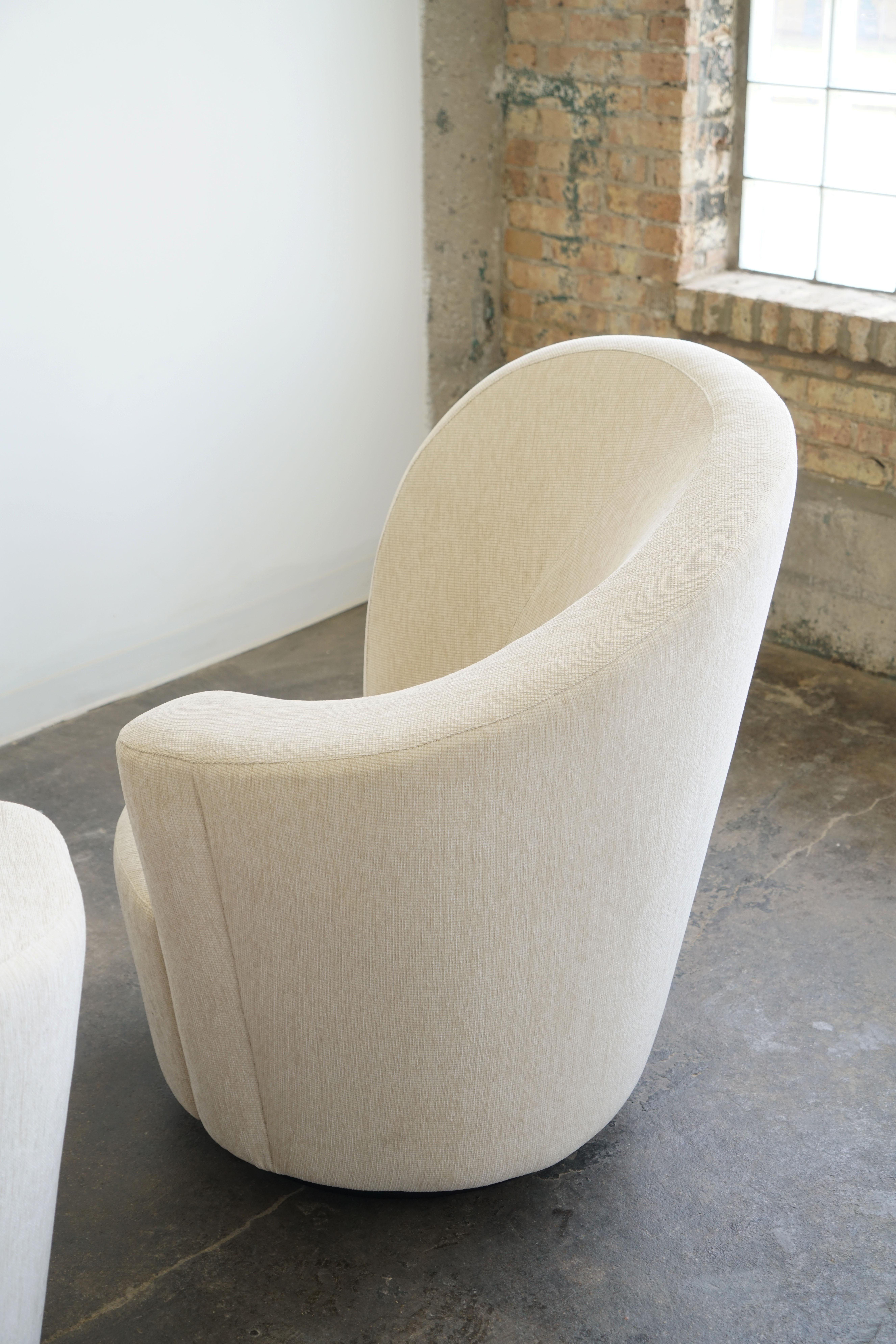 Ein Paar drehbare Sessel im Nautilus-Stil von Vladimir Kagan, Korkenzieher modern im Angebot 8