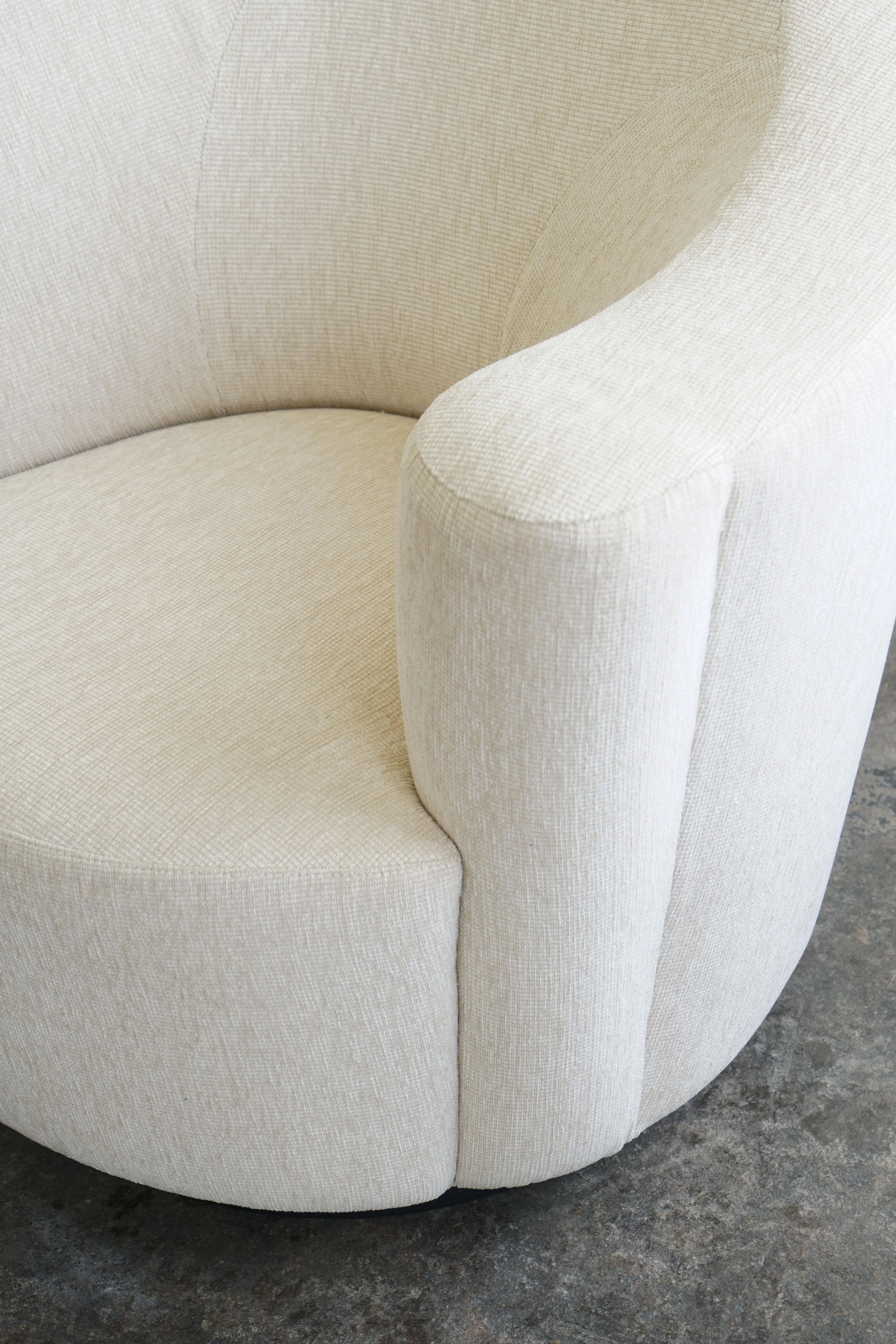 Ein Paar drehbare Sessel im Nautilus-Stil von Vladimir Kagan, Korkenzieher modern im Angebot 9
