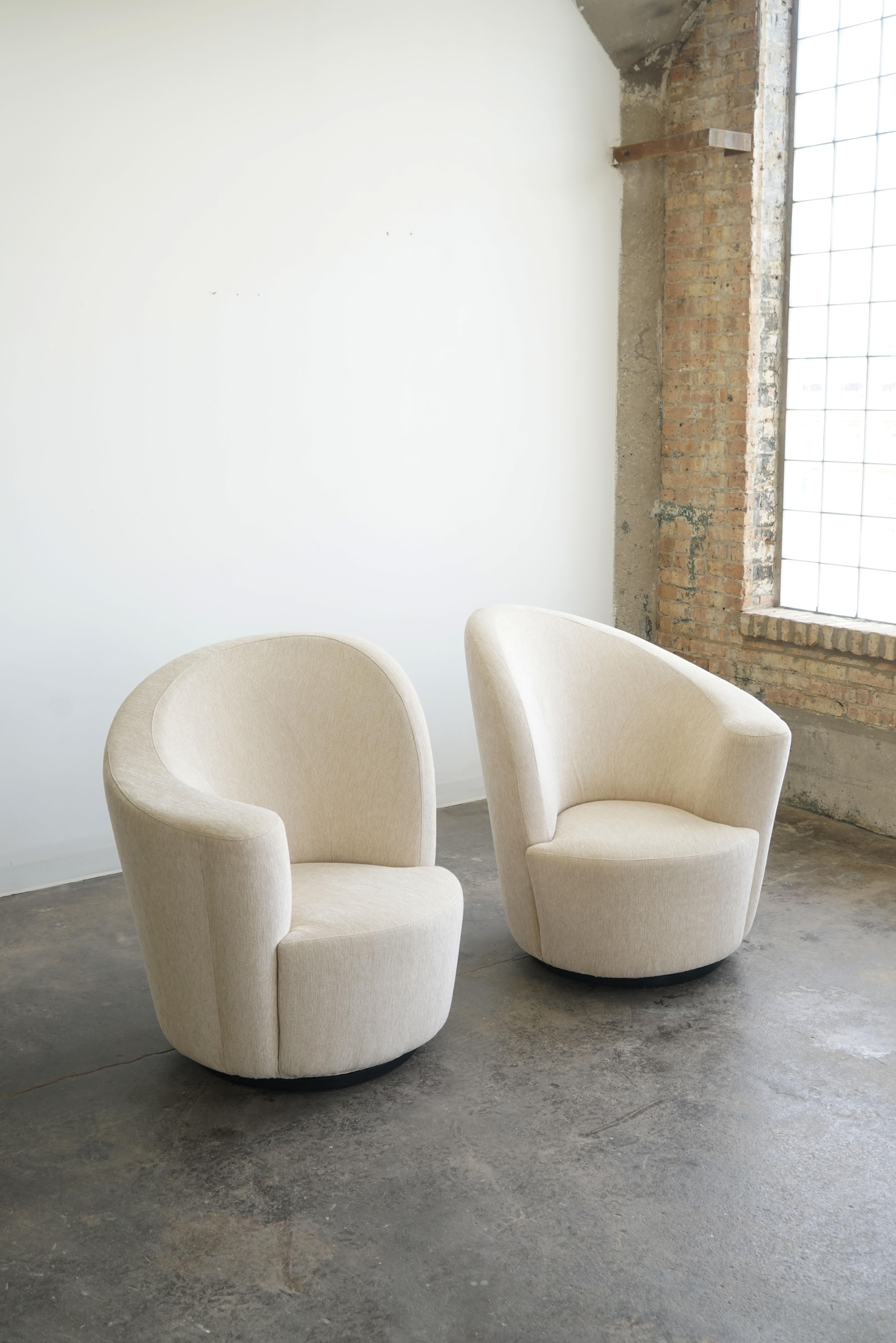 Ein Paar drehbare Sessel im Nautilus-Stil von Vladimir Kagan, Korkenzieher modern (Organische Moderne) im Angebot