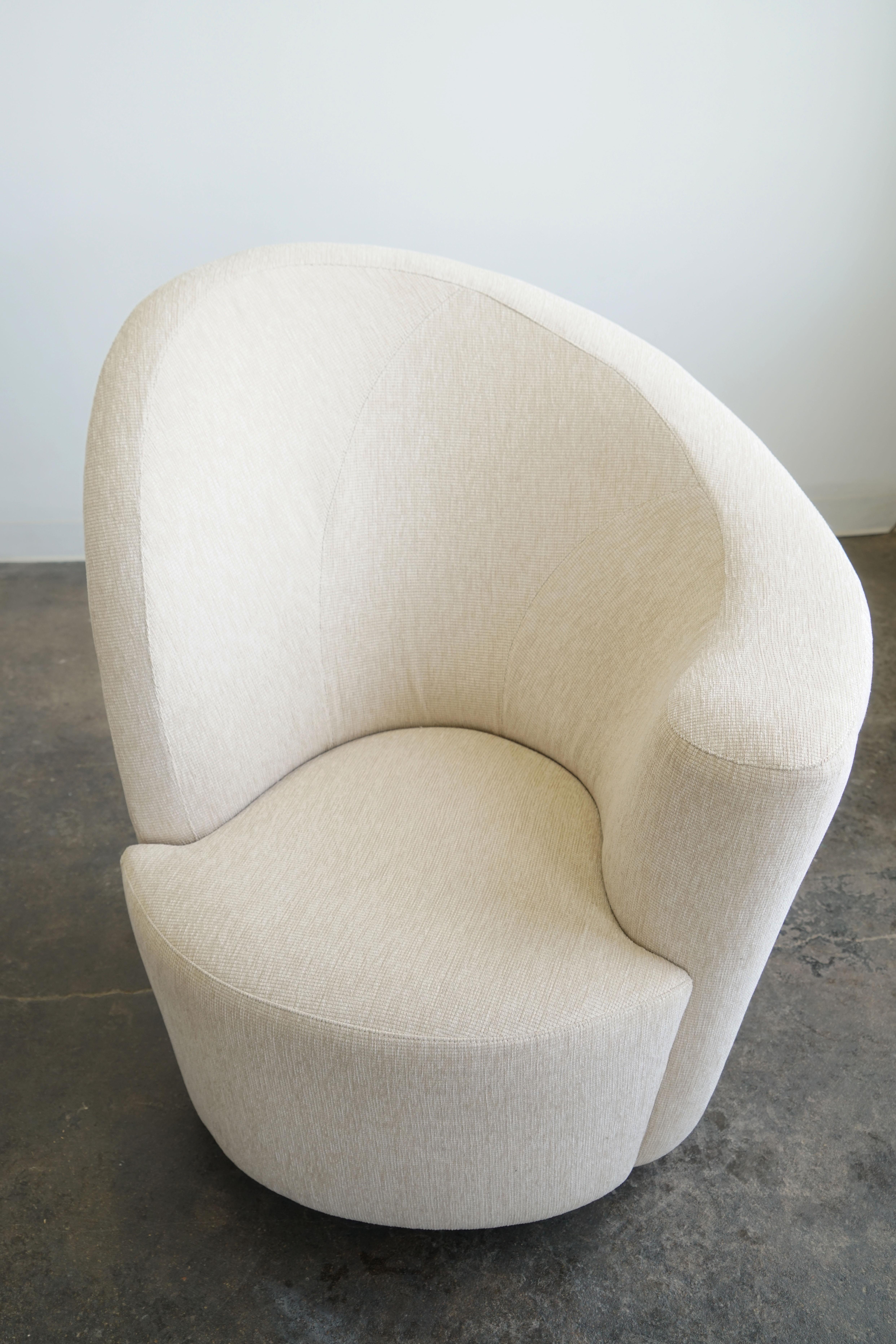 Ein Paar drehbare Sessel im Nautilus-Stil von Vladimir Kagan, Korkenzieher modern (Polster) im Angebot