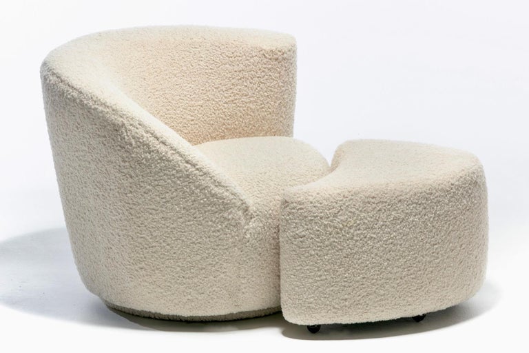 Pair of Vladimir Kagan Nautilus Swivel Lounge Chairs and Ottoman in Ivory Bouclé In Good Condition For Sale In Saint Louis, MO
