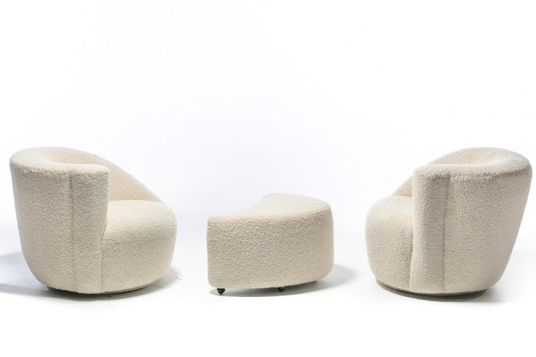 American Pair of Vladimir Kagan Nautilus Swivel Lounge Chairs and Ottoman in Ivory Bouclé For Sale