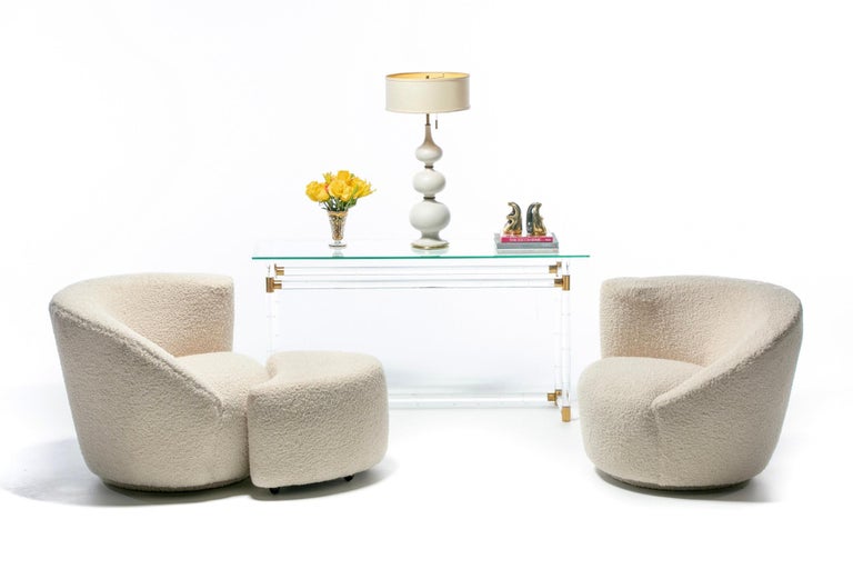 Modern Pair of Vladimir Kagan Nautilus Swivel Lounge Chairs and Ottoman in Ivory Bouclé For Sale