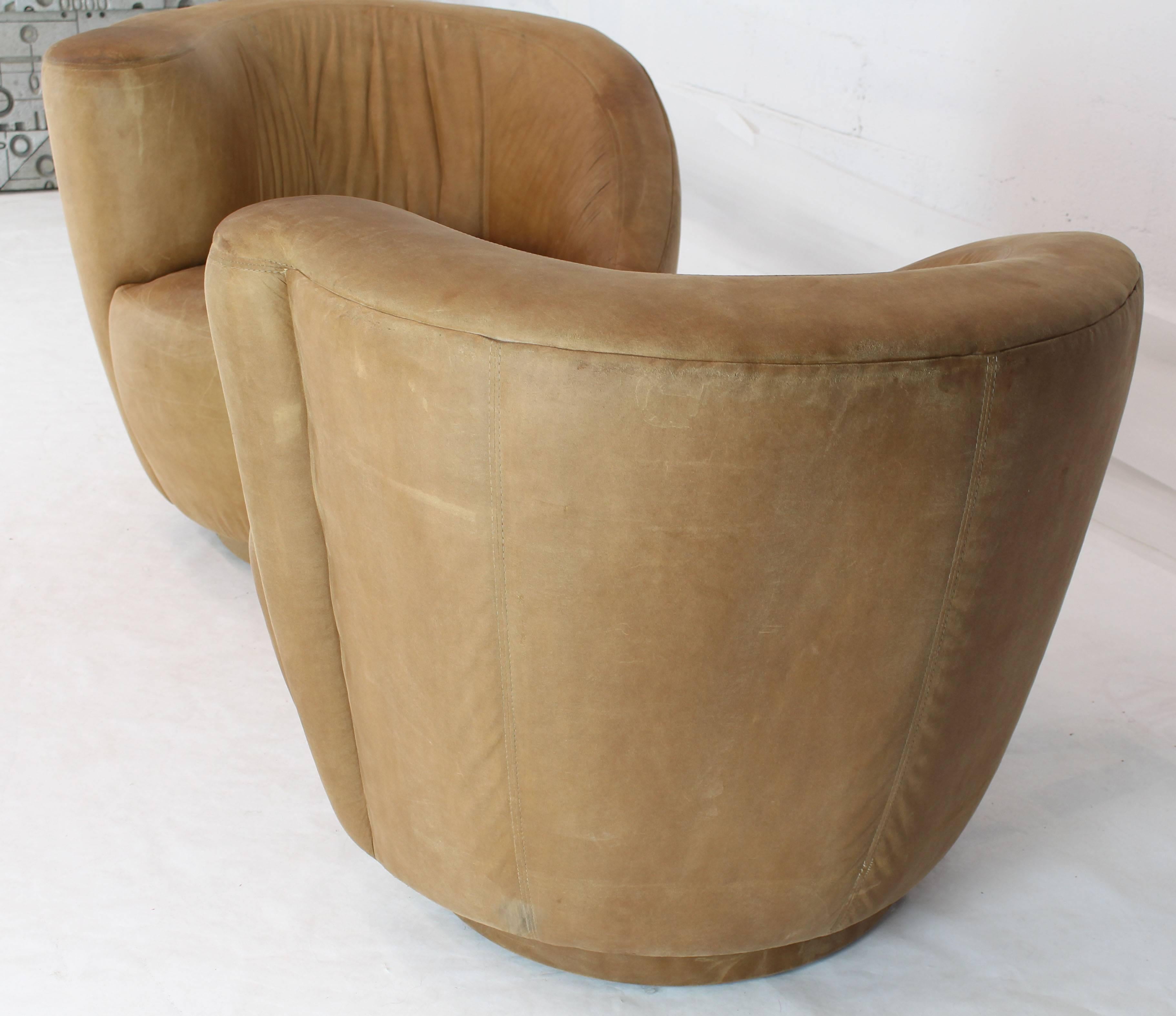 Mid-Century Modern Pair of Vladimir Kagan Nautilus Tan Leather Swivel Lounge Chairs For Sale