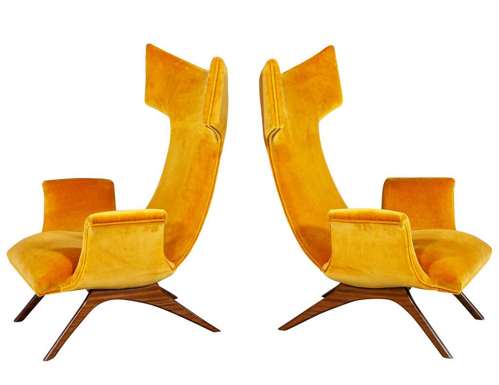 Mid-Century Modern Pair of Vladimir Kagan Ondine Chairs