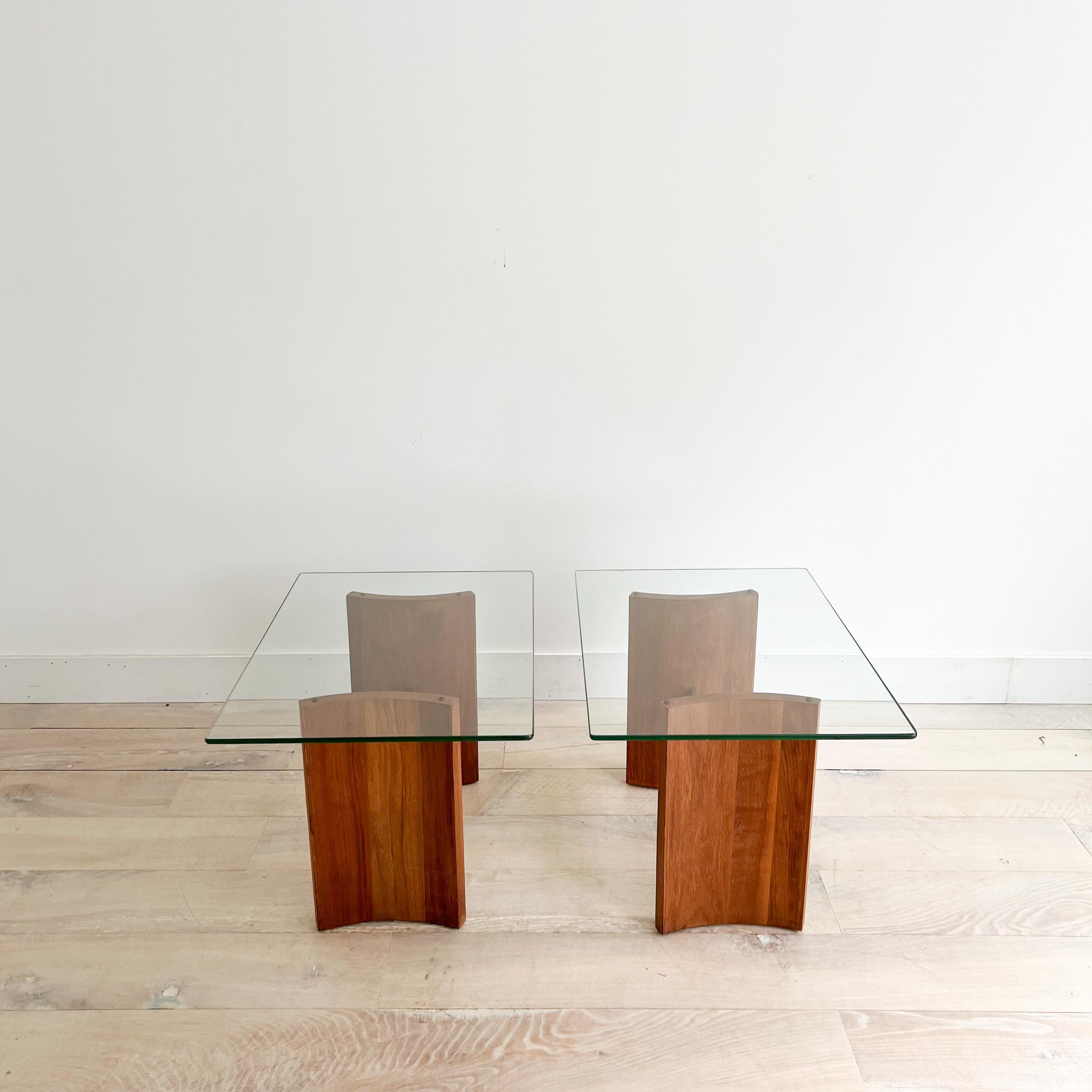 Introduce a touch of mid-century magic to your living space with this stunning pair of end tables designed by the legendary Vladimir Kagan.

Crafted during the 1960s and manufactured by Selig in the United States, these end tables reflect the