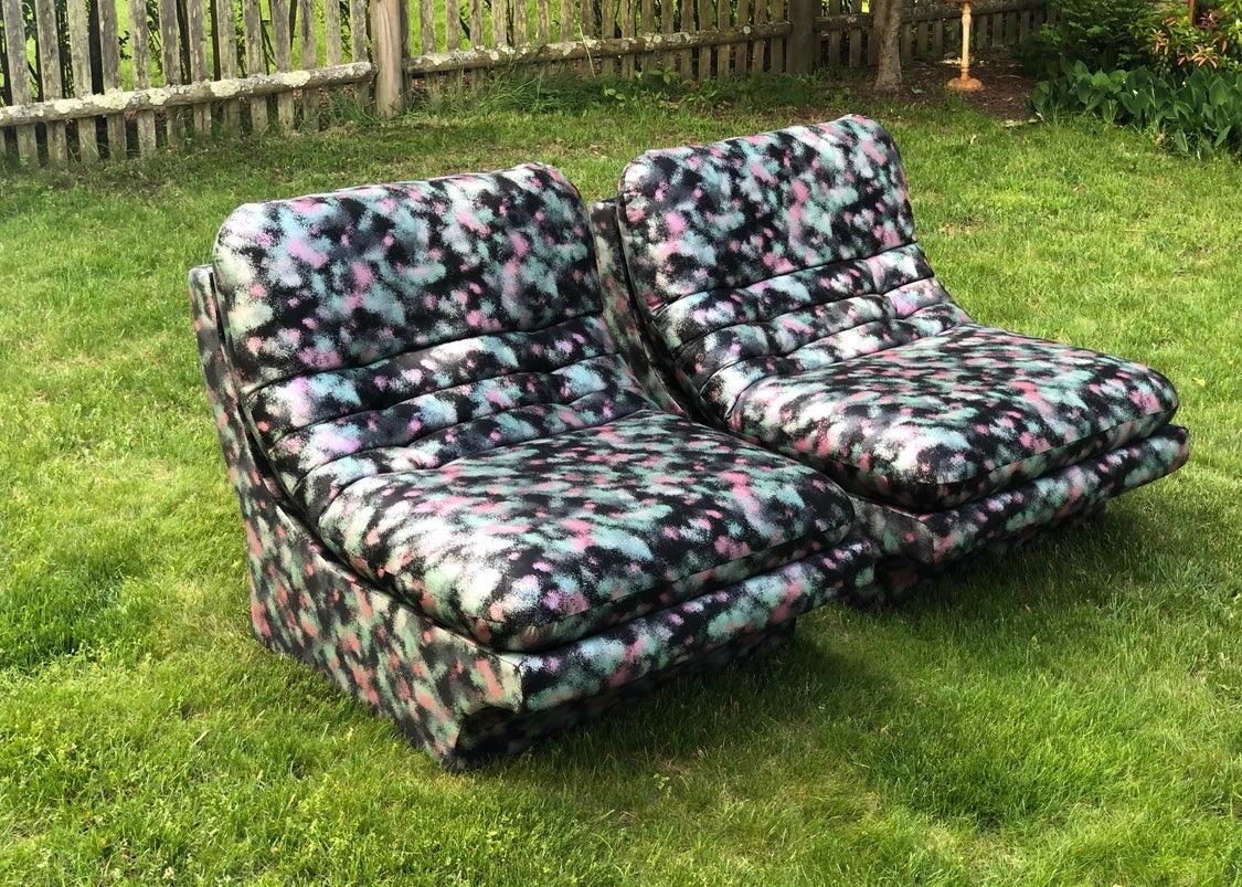 Pair of Sleek Slipper Lounge Chairs Mid-Century Modern In Good Condition In West Hartford, CT