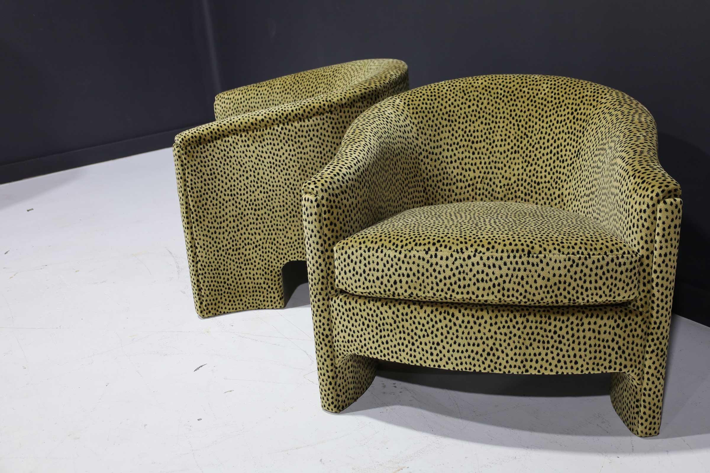Pair of Mid Century Modern Tub Chairs in Cheetah Print Velvet For Sale 2