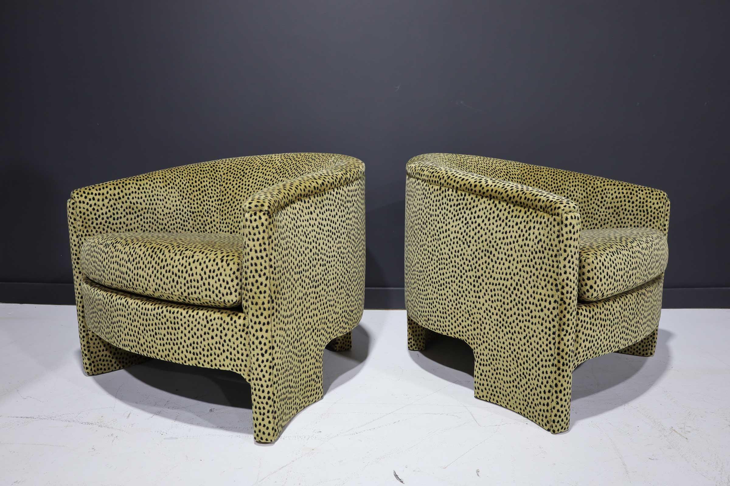Pair of Mid Century Modern Tub Chairs in Cheetah Print Velvet In Excellent Condition For Sale In Dallas, TX