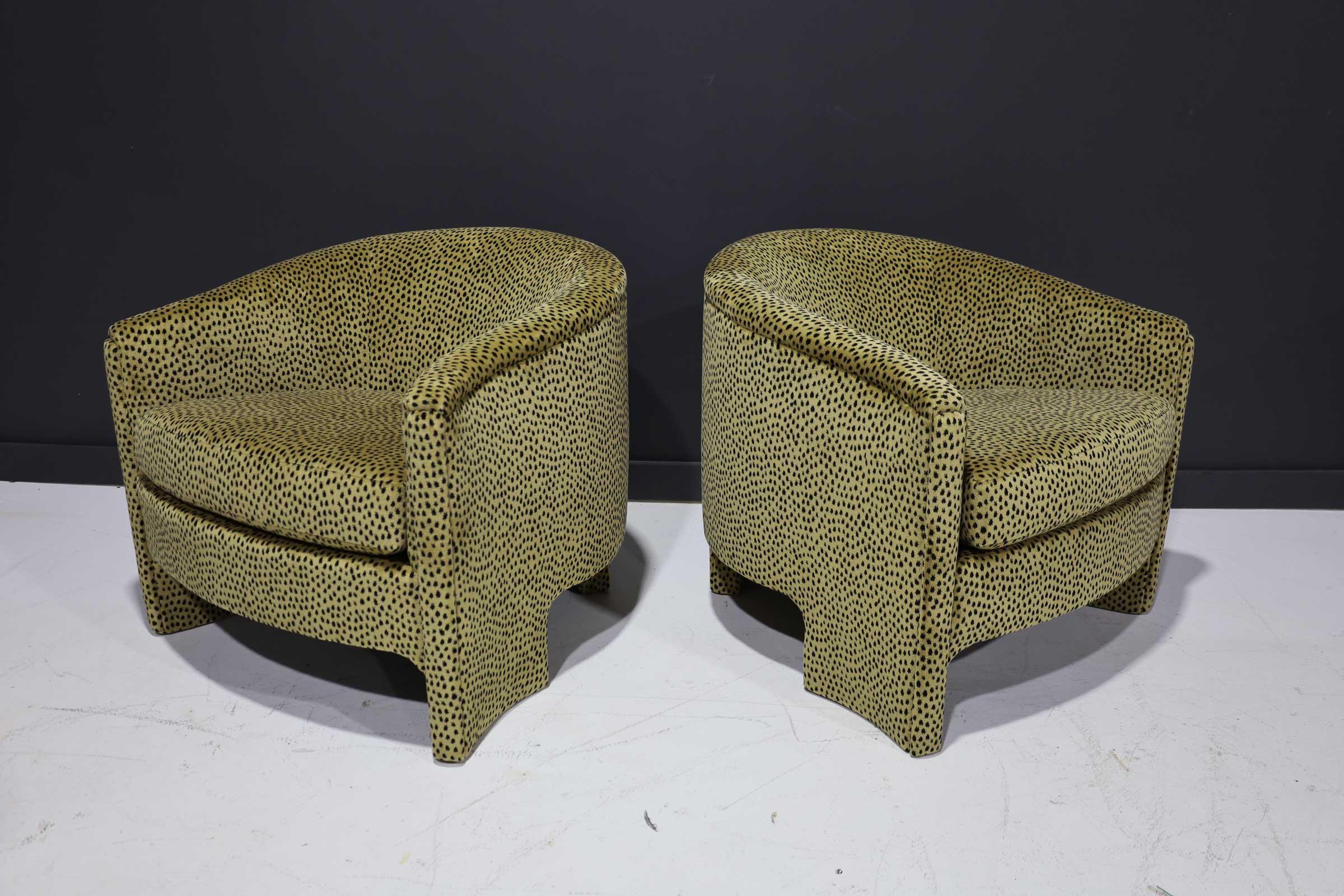 20th Century Pair of Mid Century Modern Tub Chairs in Cheetah Print Velvet For Sale