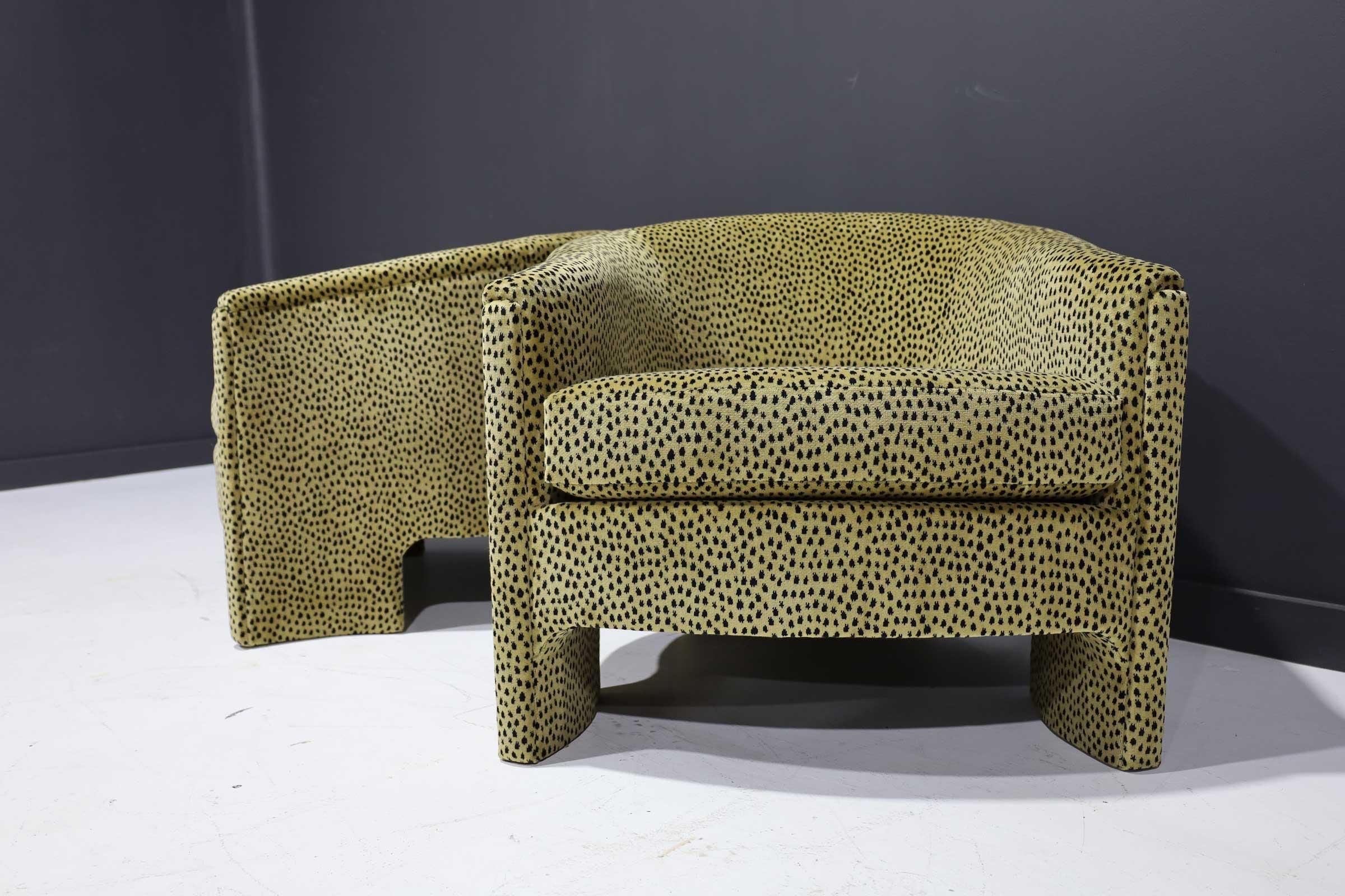 Pair of Mid Century Modern Tub Chairs in Cheetah Print Velvet For Sale 1