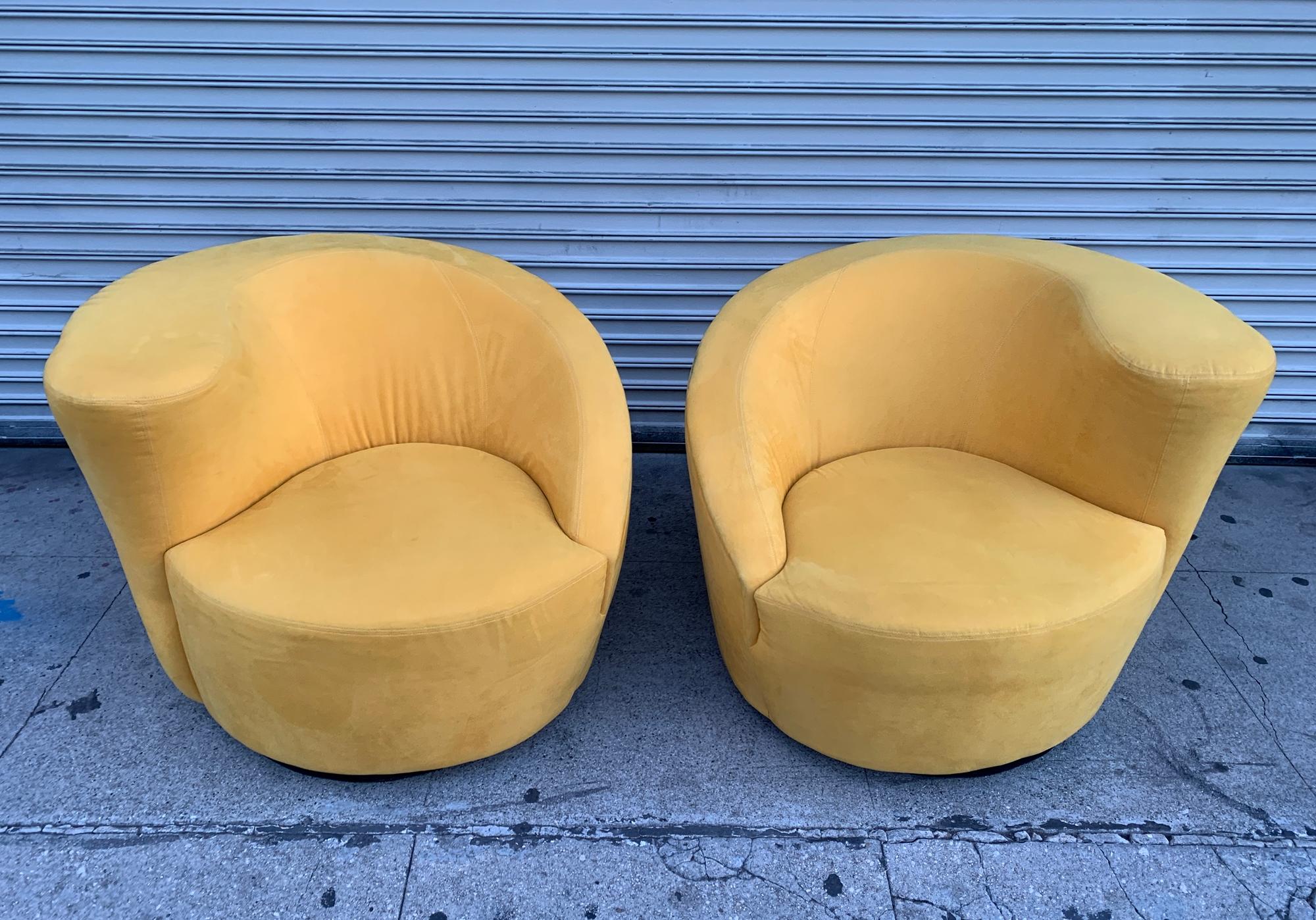 Pair of Vladimir Kagan Swivel Chairs for Directional In Good Condition In Los Angeles, CA