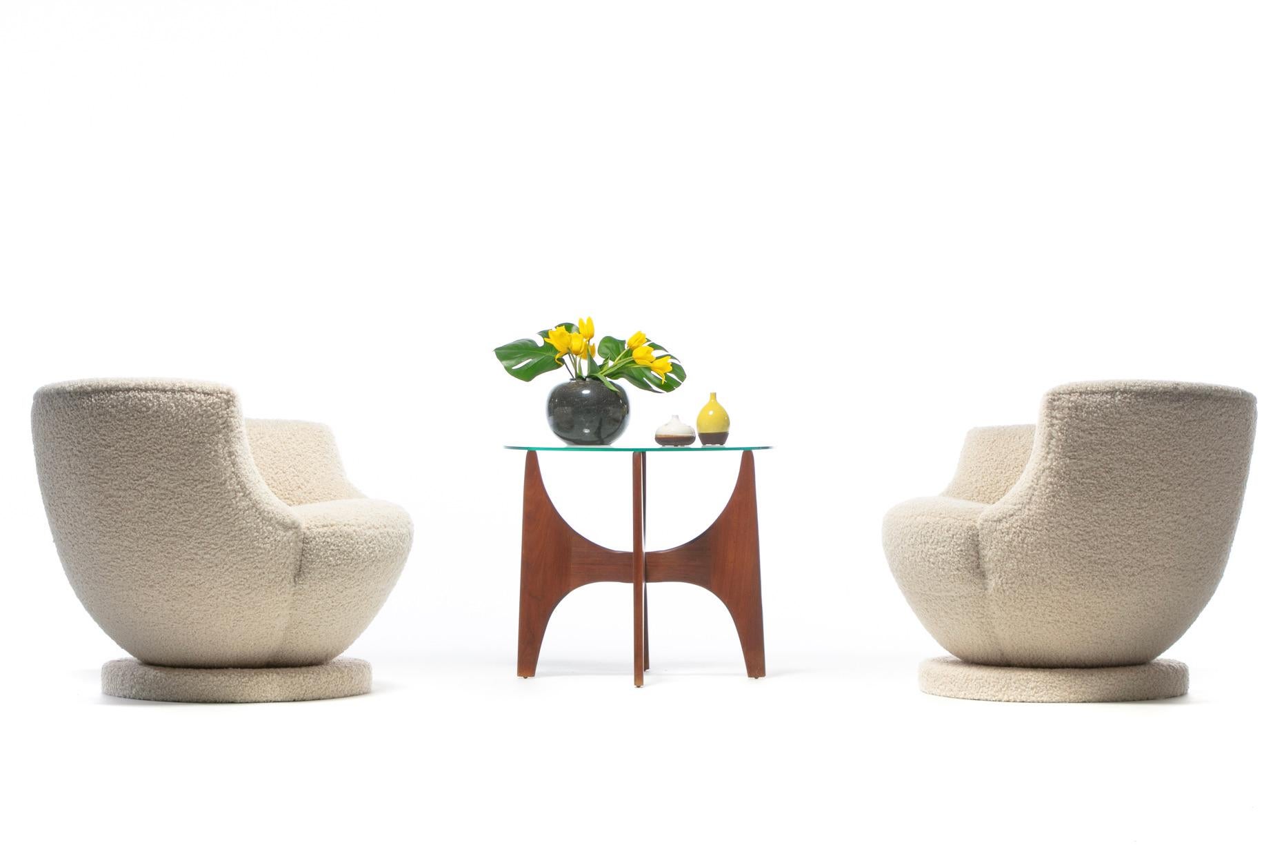 Post-Modern Pair of Vladimir Kagan Swivel Chairs in Ivory Bouclé by Directional